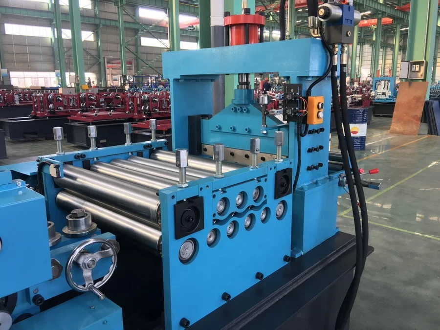 Hydraulic Post Cutting and Hole Punching CZ Purlin Roll Forming Machine