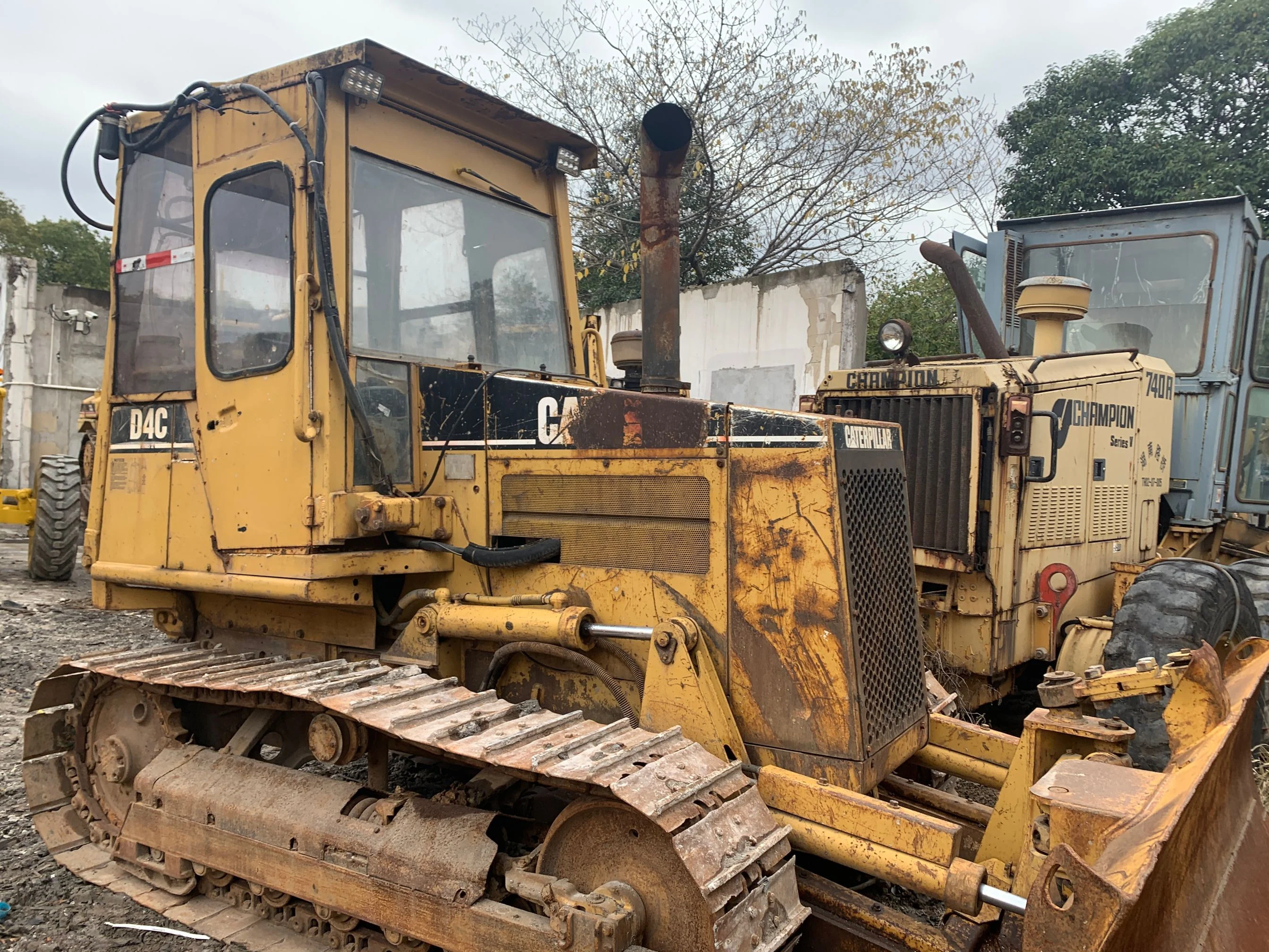 Used CAT D4C Mini Crawler Bulldozer Made in Japan/6 Way Blade CAT D4C Bulldozer in Excellent Condition