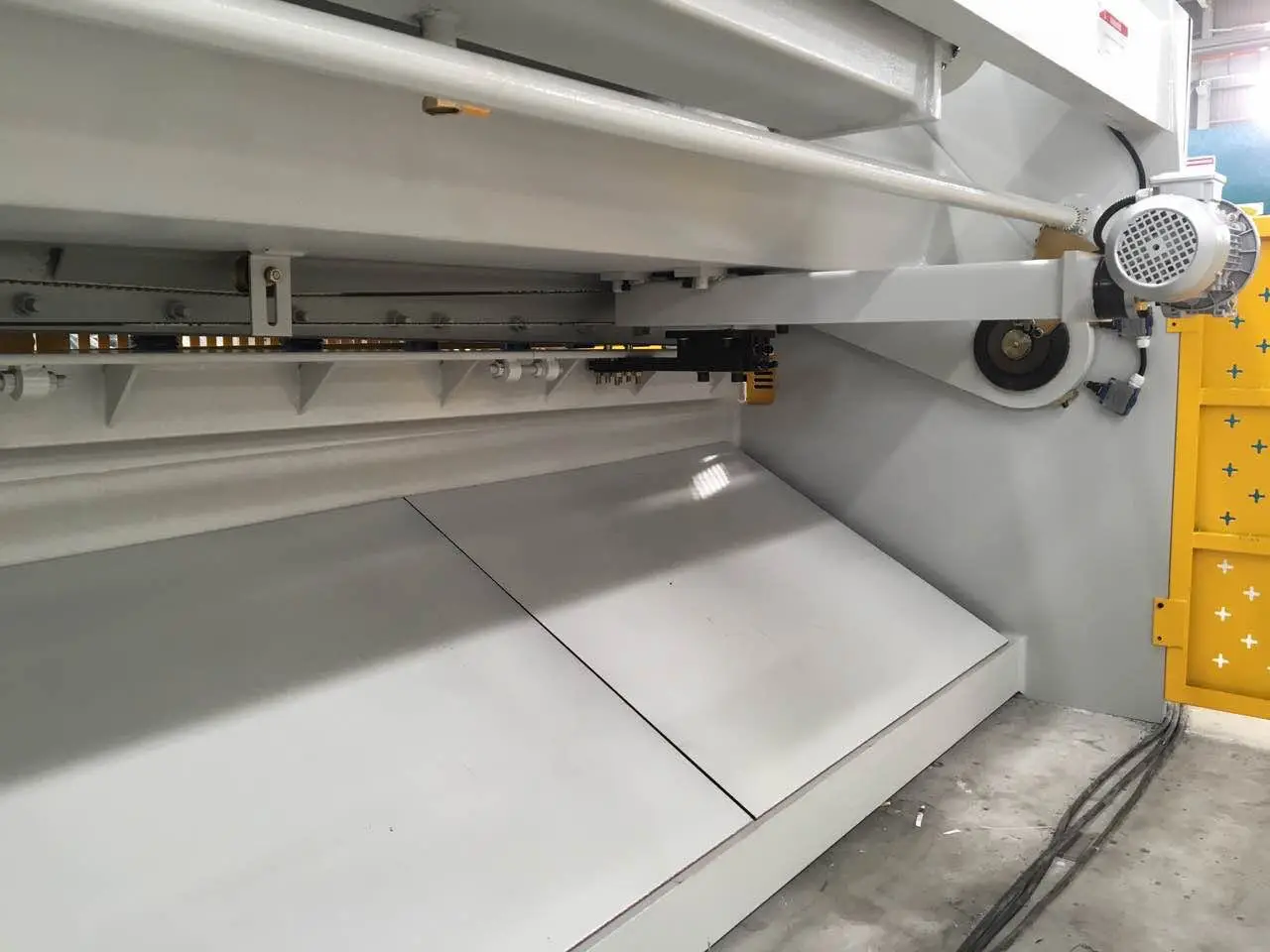 China factory direct sale QC12Y Series cutting shearing machine with E21S Control System