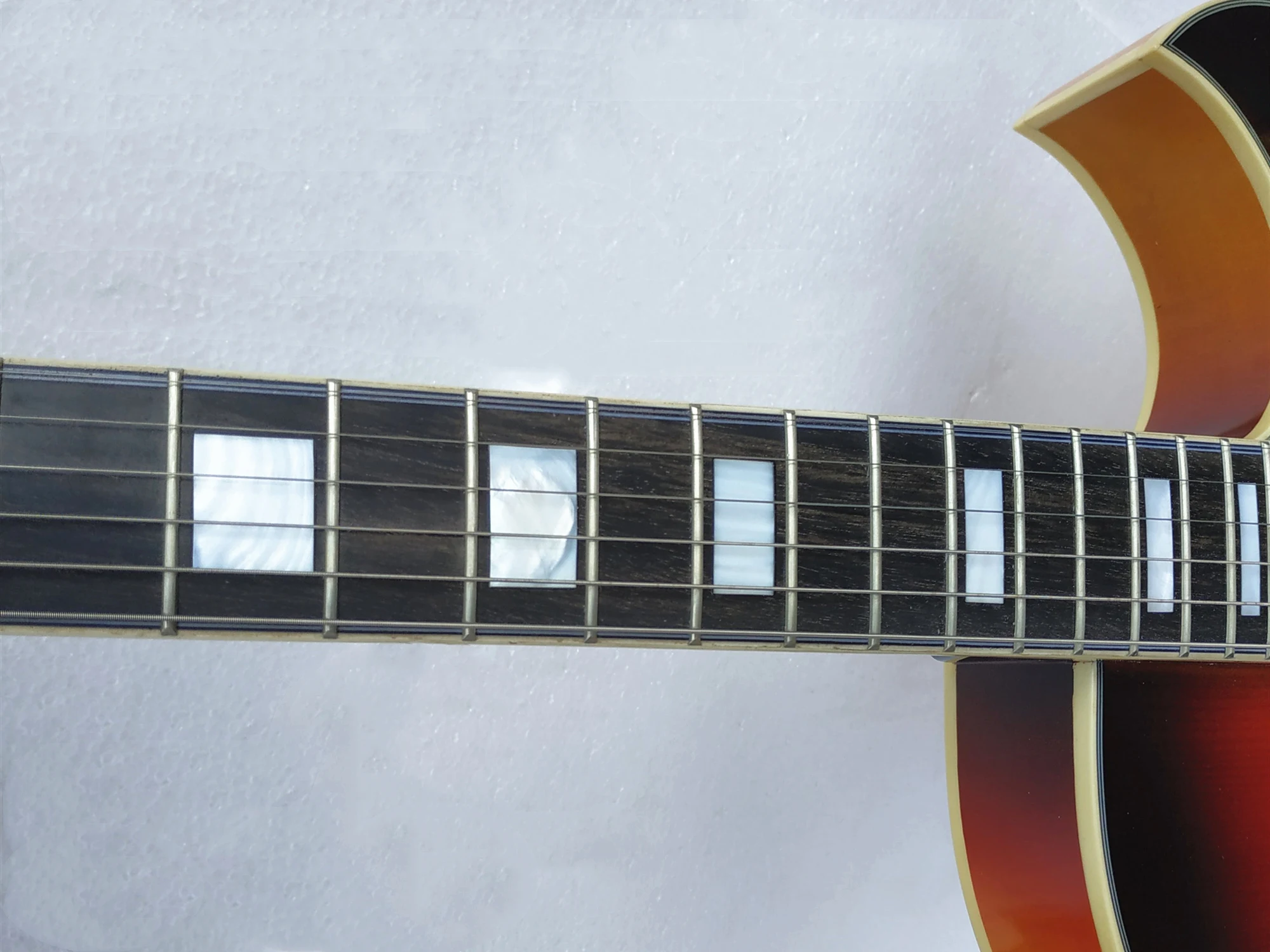 2019 Wholesale Musoo Brand  Electric Jazz Guitar with Spruce Top and Binding Body