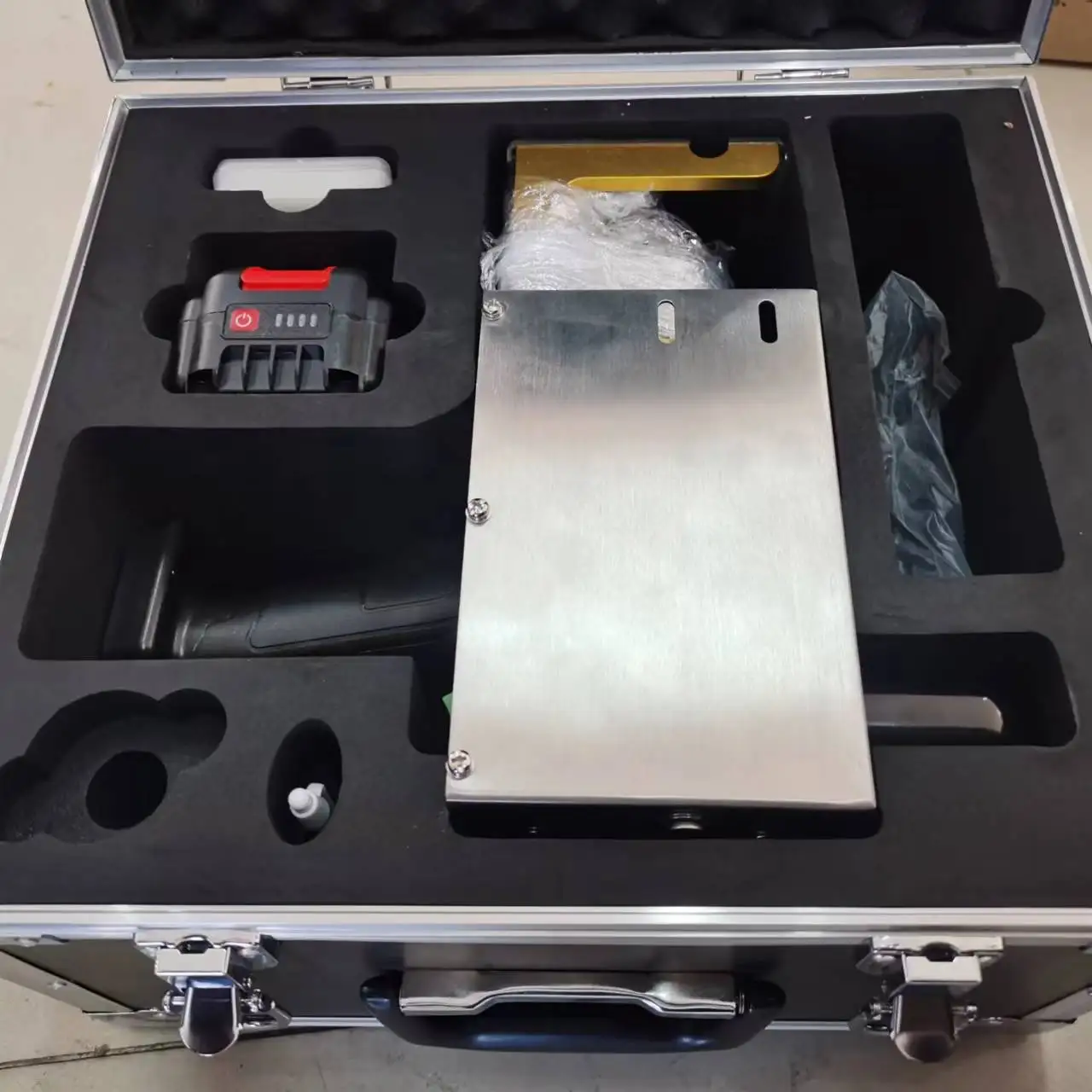 Handheld electric marking machine lithium battery operated dot peen engraving machinery for car Vin chassis number date