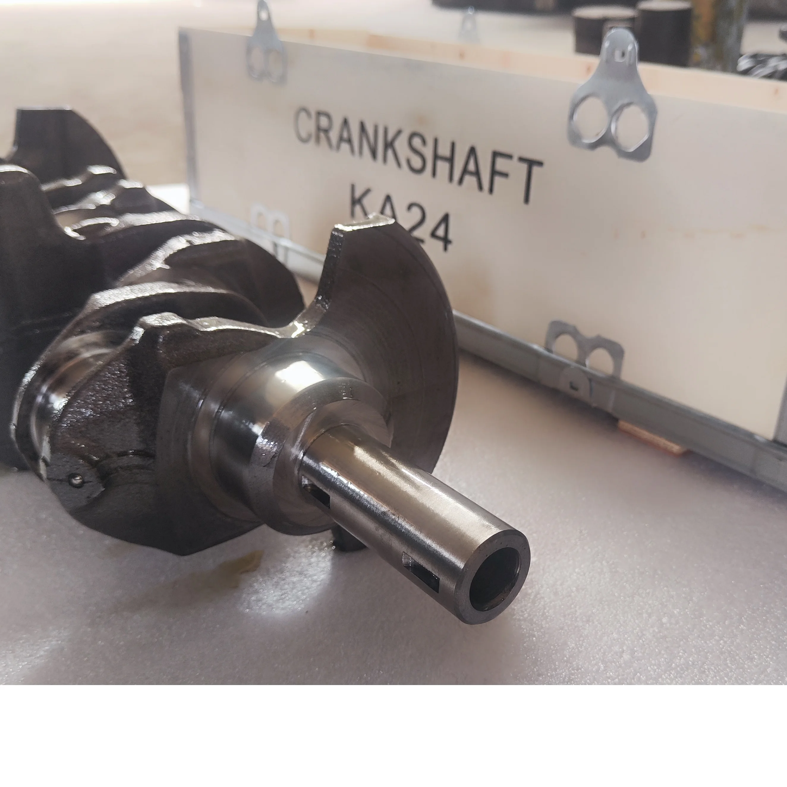 KA24-DE KA24DE  KA24 engine  Crankshaft  OEM  12200-F4000  crankshafts iron cast alloy   for Nissan 2.4 Altima