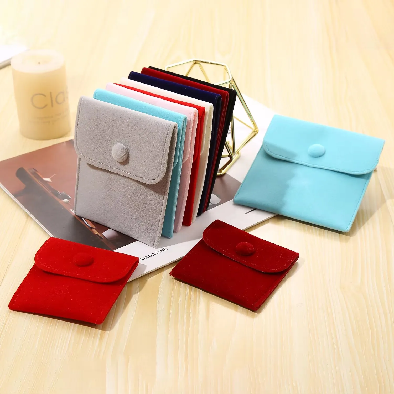 Unique Design Luxury Personalized velvet drawstring bag with custom logo bracelet packaging perfume pouch soft jewelry pouch