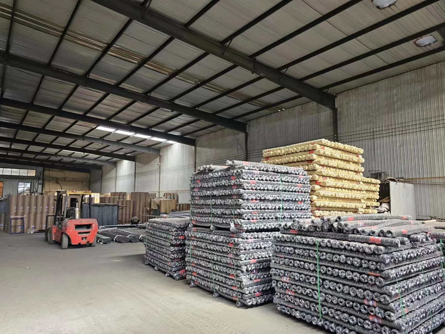 ZHENYU factory supply poultry chicken pets cage used 3/4' 1' electro hexagonal wire mesh rolls warming rack for agriculture