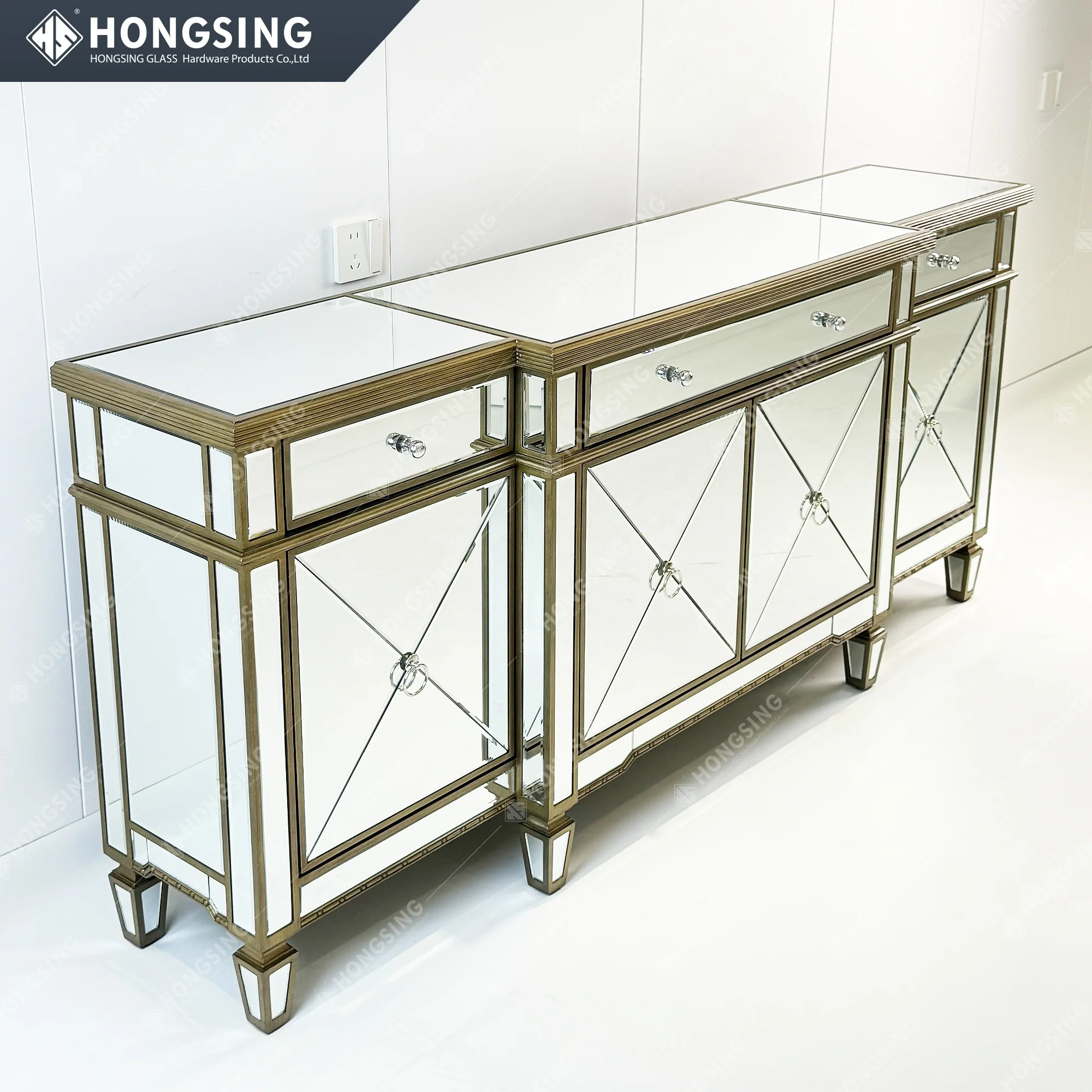Retro Style Mirrored 3 Drawers 4 Doors Sideboard Cabinet Console Table For Home Hotel Storage Sideboard Furniture Console