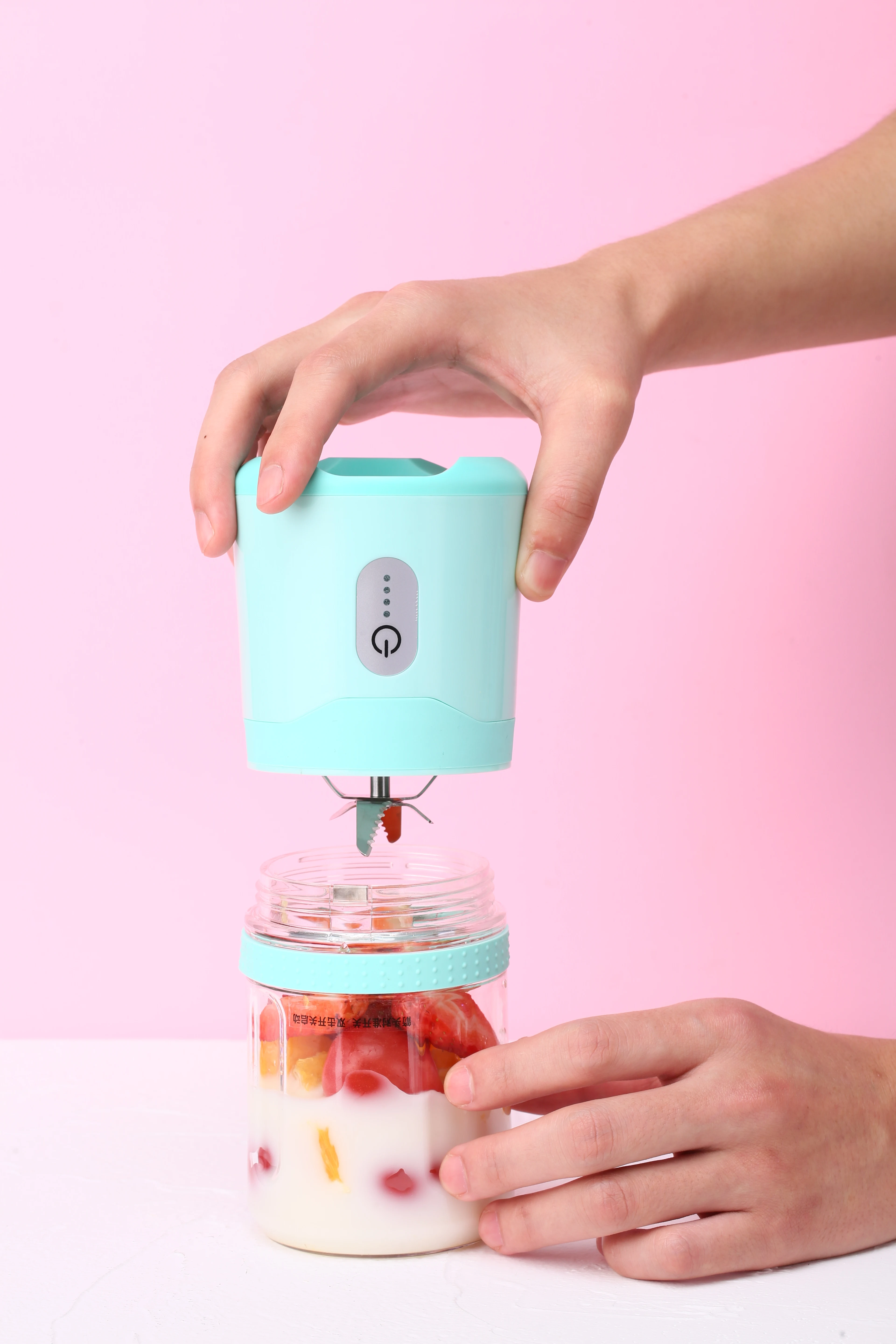 First Piece Special Price electric mini hand citrus juicer 500ml+350ml kitchen food mixers machines plastic smoothie shaker cups