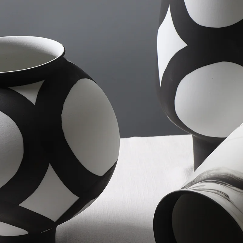 Modern simple hand-painted ceramic vase entrance table art flower vase home flower arrangement decoration vase ornaments