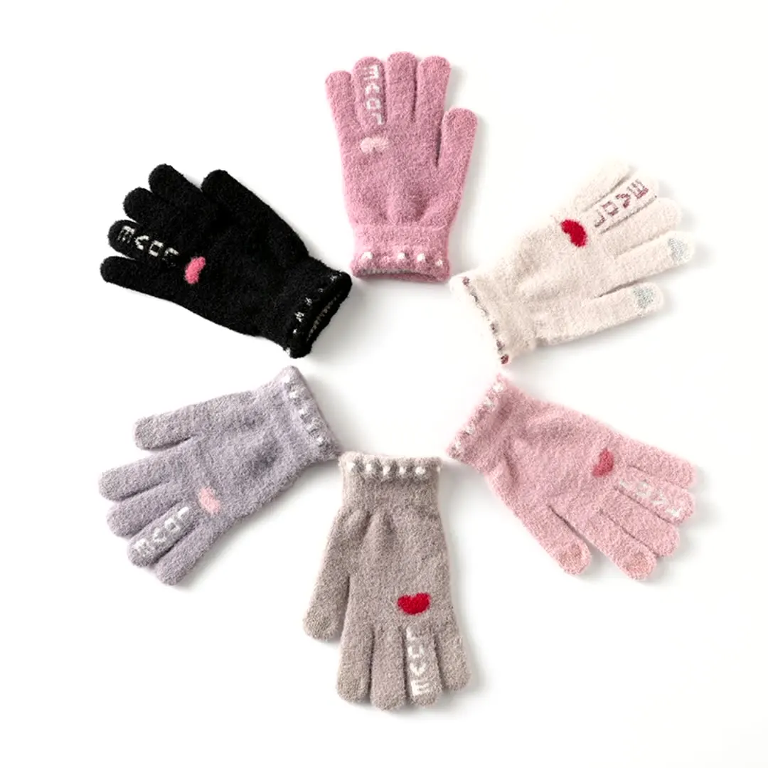 In autumn and winter, mink hair keeps skin warm, Korean version cute peach heart touch screen knitted mittens