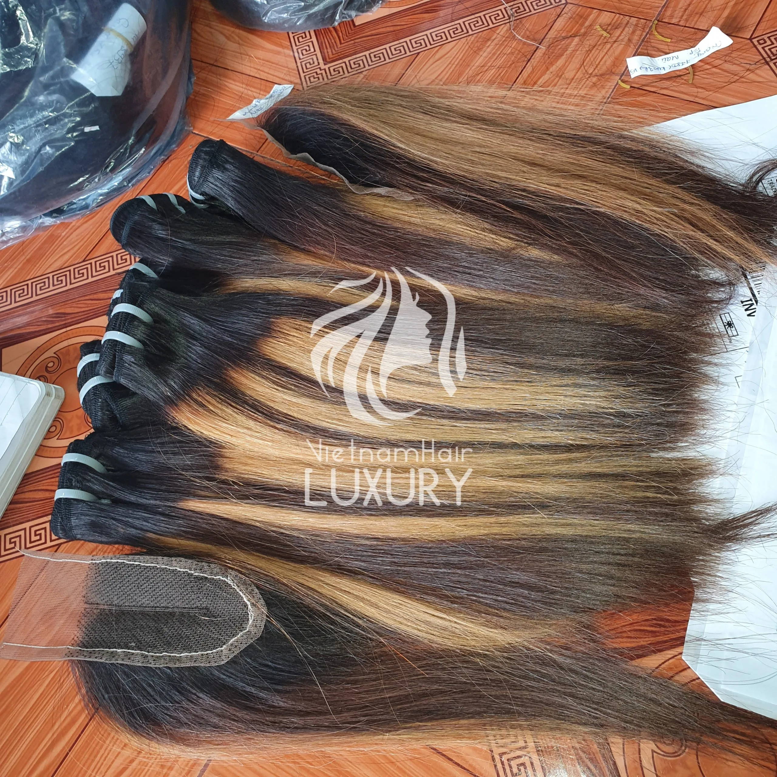 Оптовая продажа натуральные и неповрежденные волосы для наращивания все текстуры волос лучшие части высококачественные необработанные вьетнамские прозрачное кружево