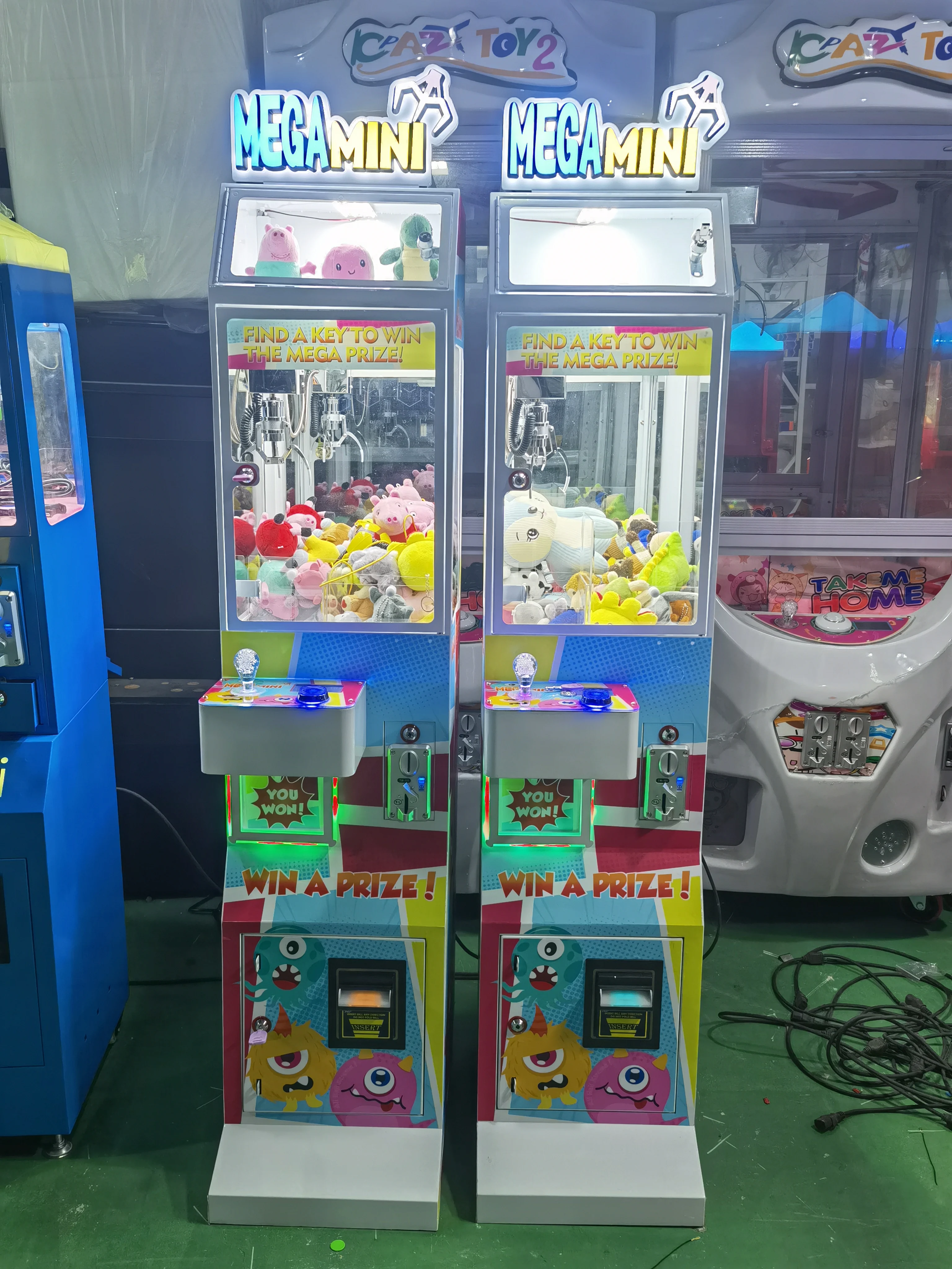 Lifun customized mega mini claw machine coin operated small doll claw machine prize locker