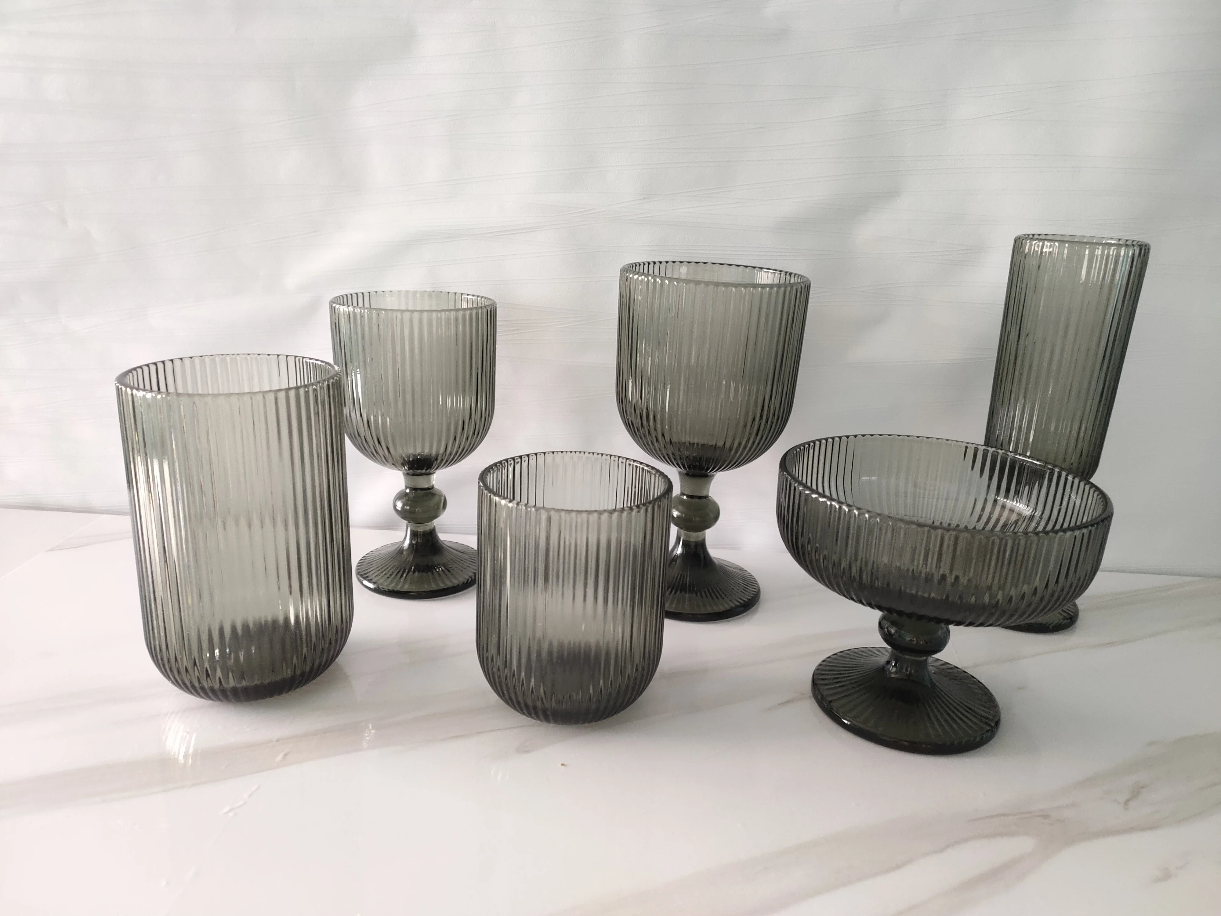 New Arrival Wholesale Glassware Ribbed Blue Goblets Thick Color European Vintage Wine Glasses Colored Drinkware Glass Goblet