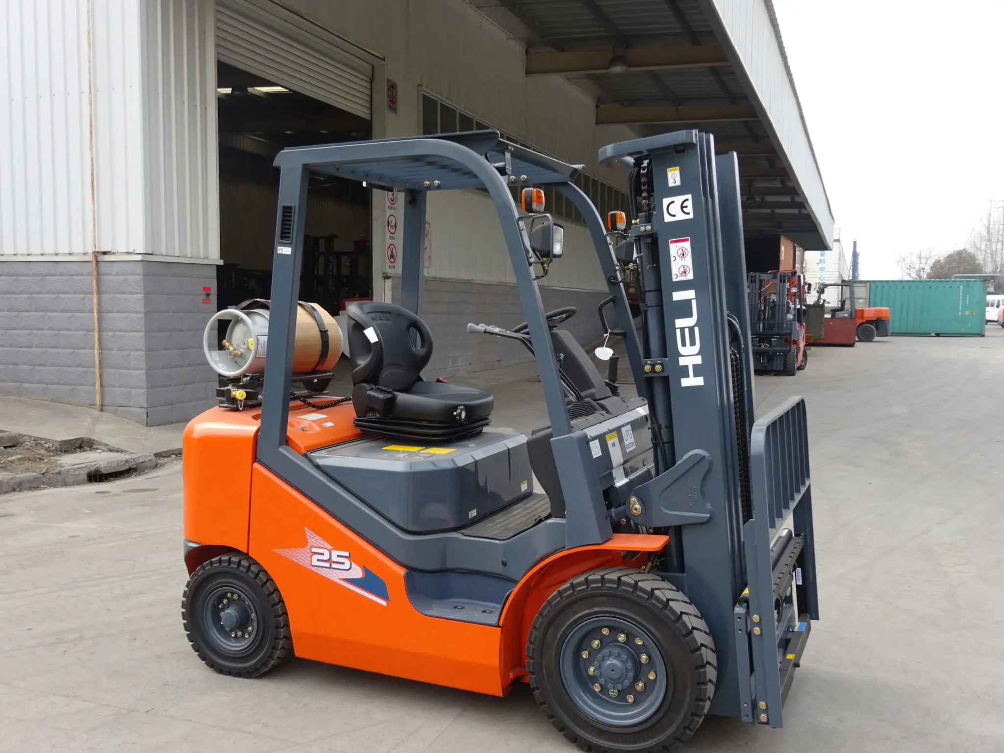 HELI 3T 3.5T diesel forklift equipped with Nissan engine Cheap 2T 2.5TON  LPG/GAS HELI FORKLIFT From Anhui China Asia