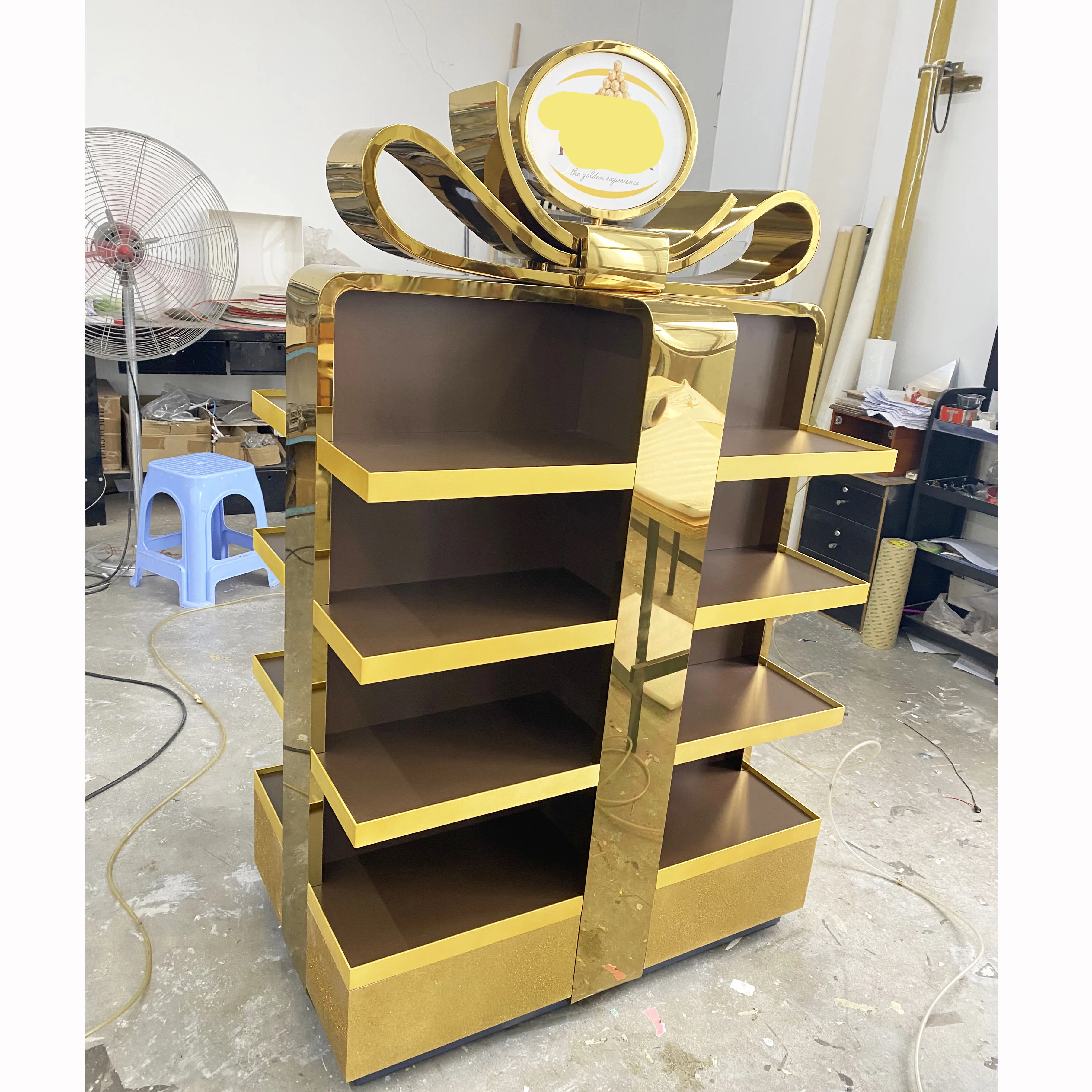 Factory Supply Metal Red Food Drinks Display Stand Candy Chocolate Display Racks