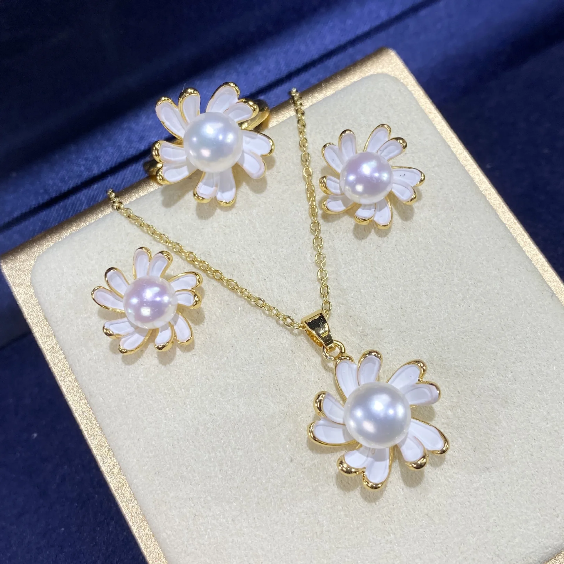 Wholesale White Shell Daisy Pearl Necklace Earrings 18K Gold Plated Shell Flower Fresh Water Pearls Jewelry Set