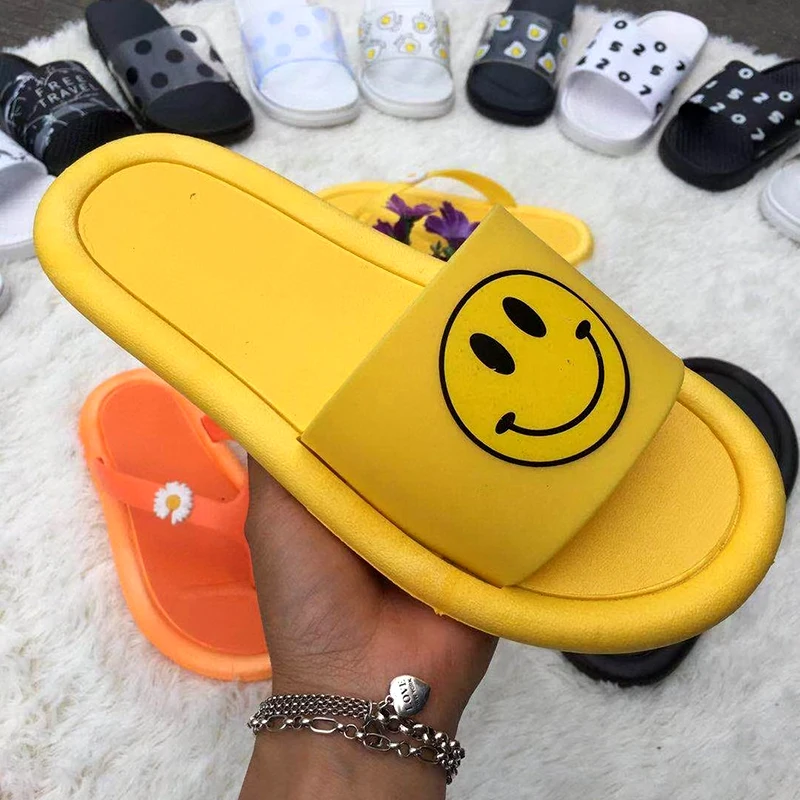 Slippers for Women 2022 Summer Fashion casual beach flat slippers wholesale ladies pvc jelly slipper