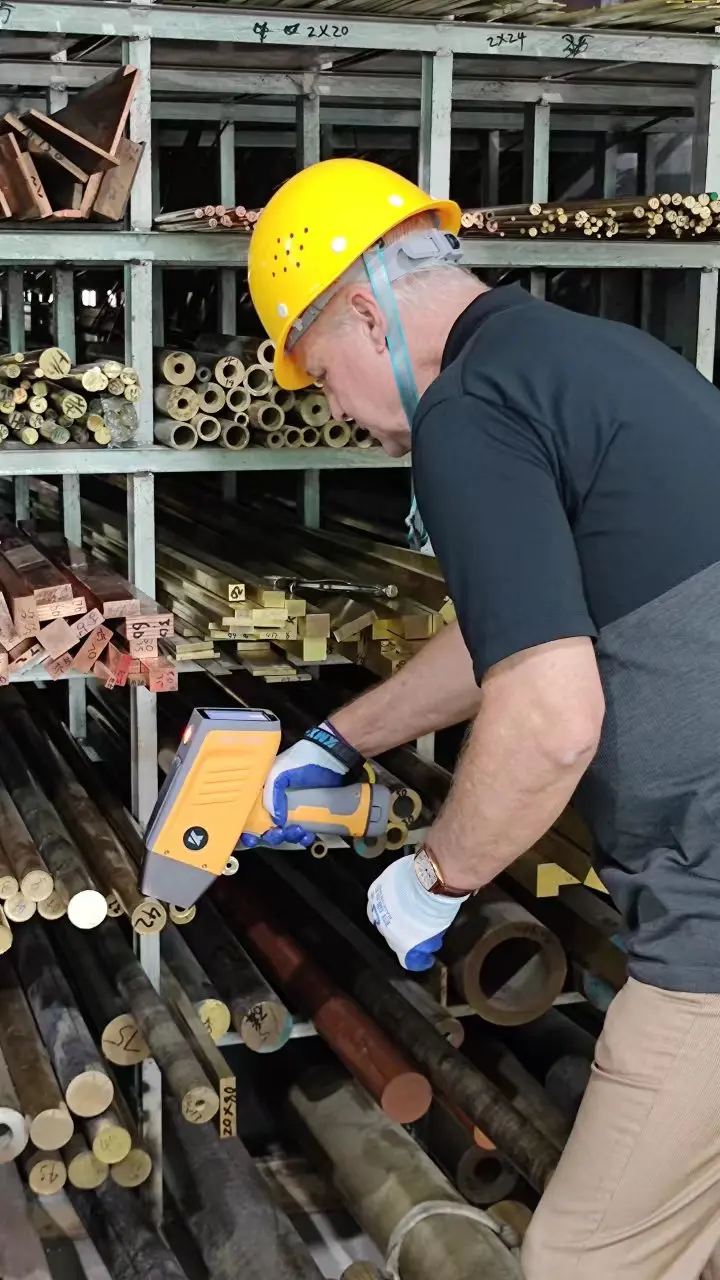 KMX-RAY Brand and manufacturer XRF Metal Analyzer for Steel / Iron / Aluminum Alloy and best service