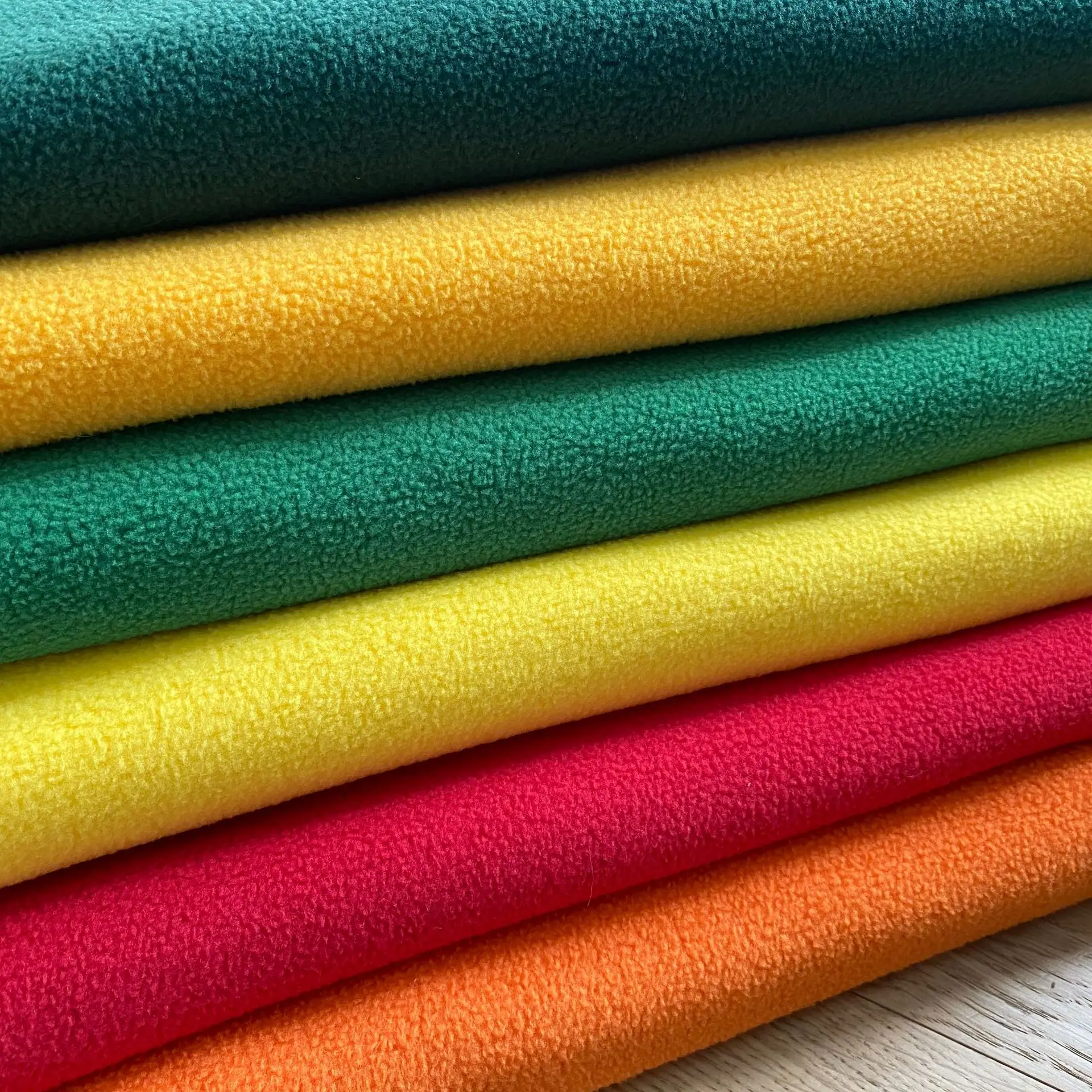 Recycled Polyester Plastic Recycled Polar Fleece Fabric For Winter Clothing And Blankets