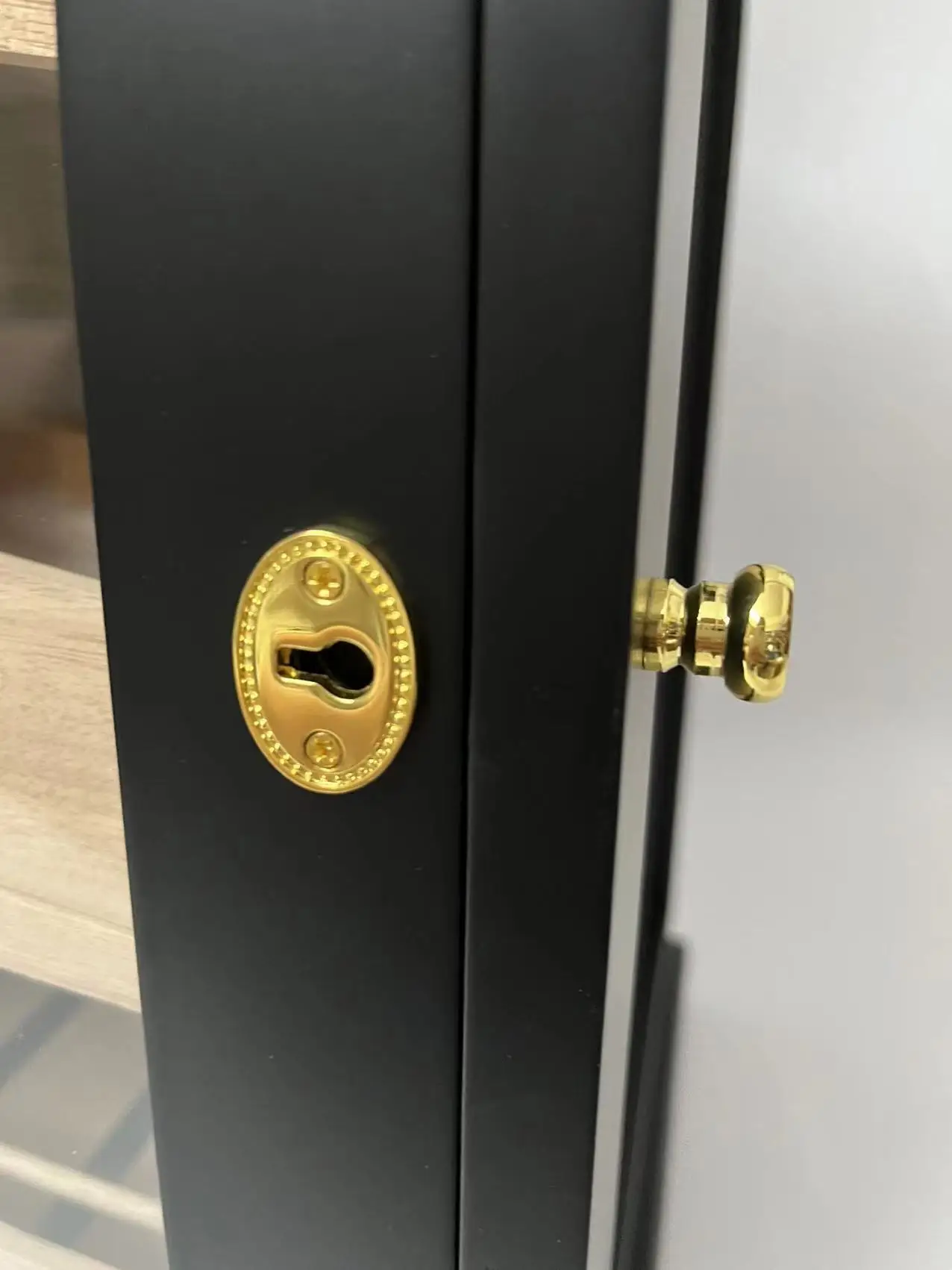 cigar cabinet with magnets in the door for seal