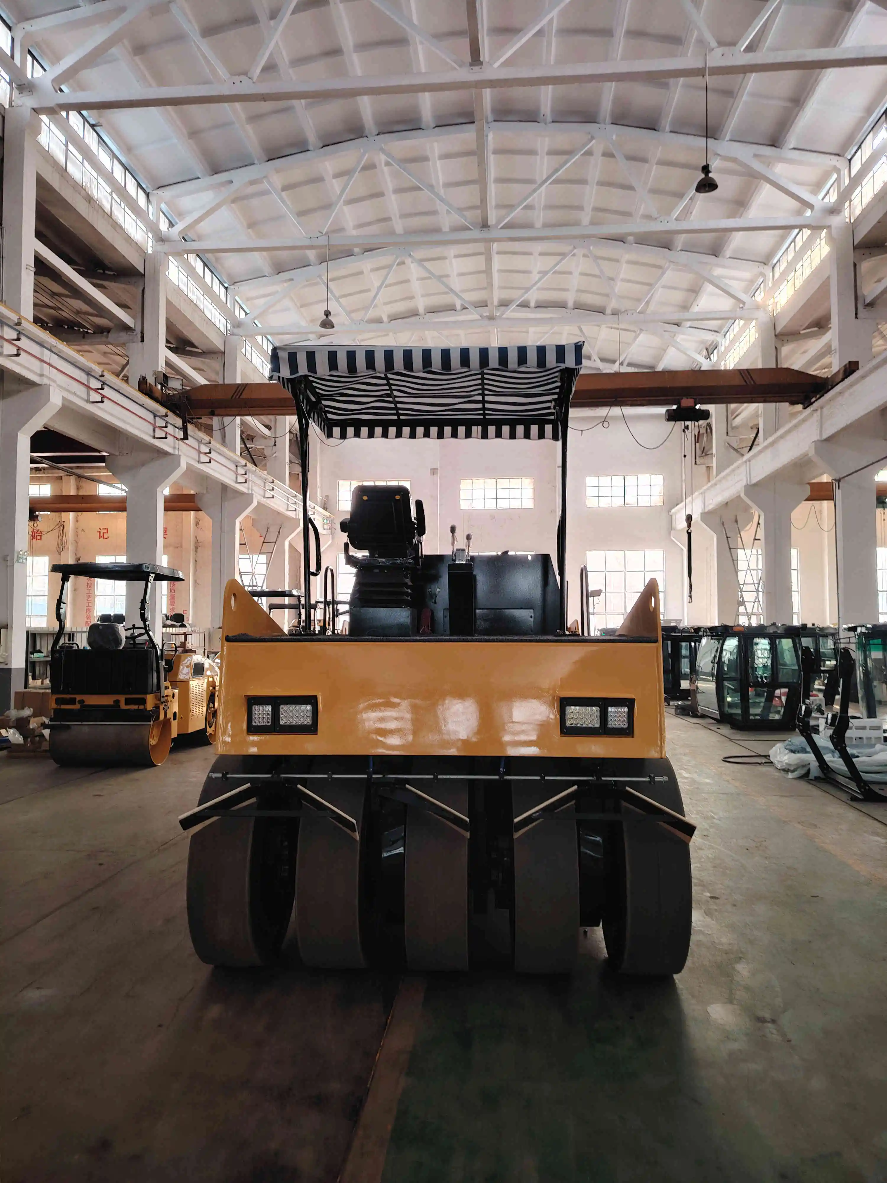 10 Ton Hydraulic Pneumatic Roller New Construction Machinery LTP1016H for Farms Core Components Motor Engine Pump Bearing Gear