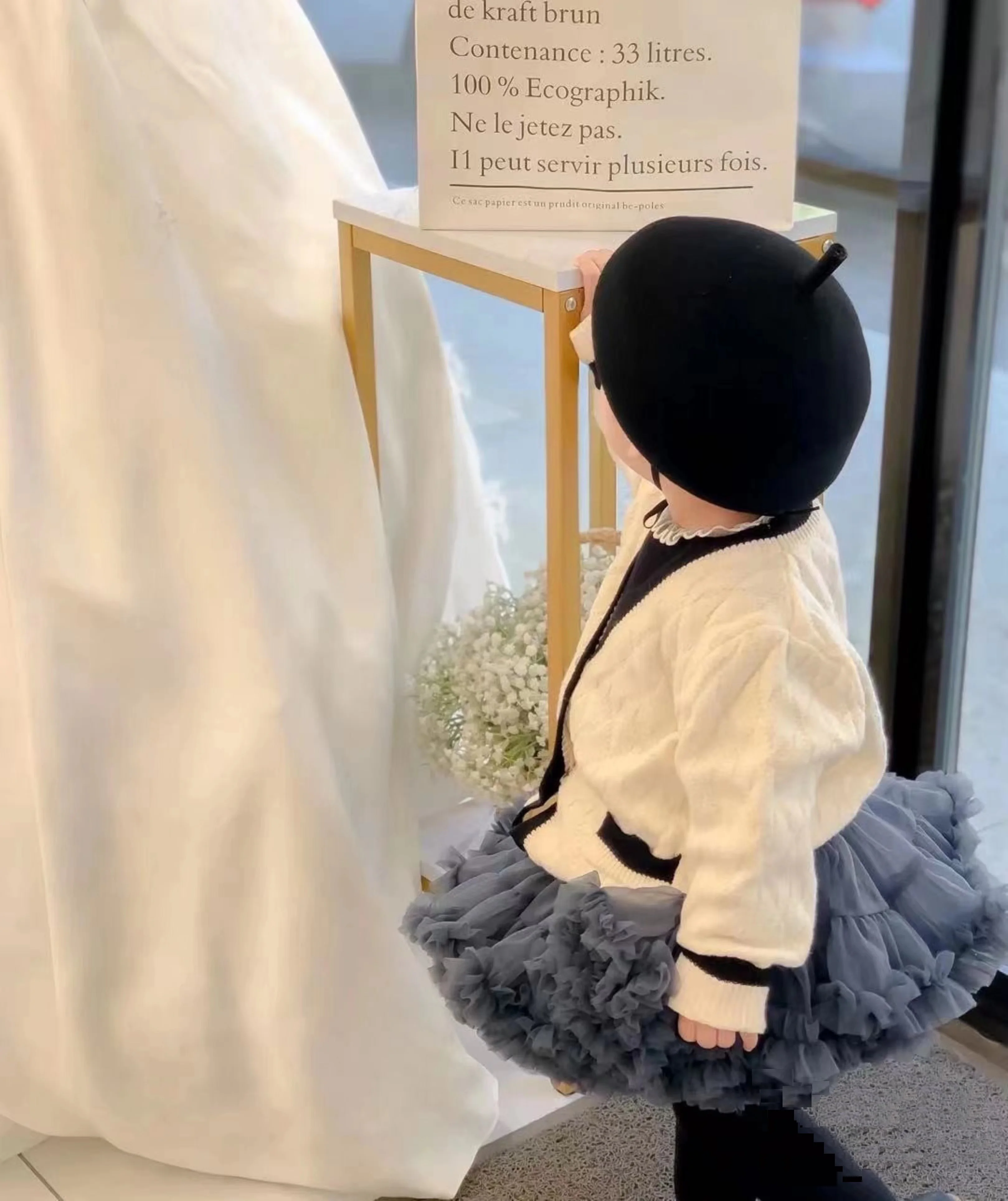 Comfortable and lovely bow and ruffle ruffled fluffy mesh skirt