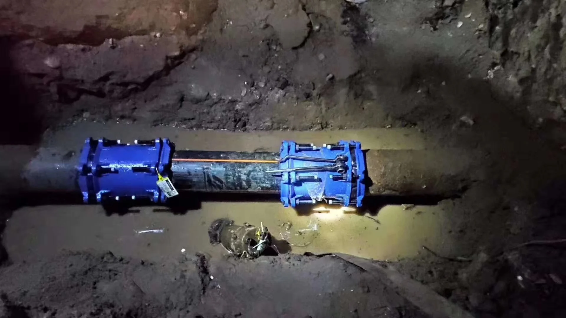 pipe adaptor/adapter/ joint/coupling/connector for connecting DI or PE/PVCs, not nova, AVK, GF or Krausz