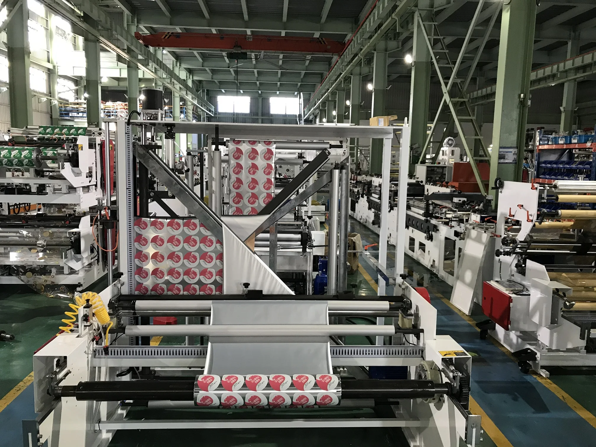 Automatic multi-function PET PE OPP laminated central seal gusset bag doypack zipper center fin seal pouch making machine