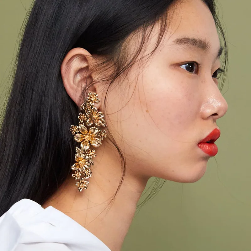  Hot selling geometric long alloy flower earrings in Europe and America exaggerated metal piece gold