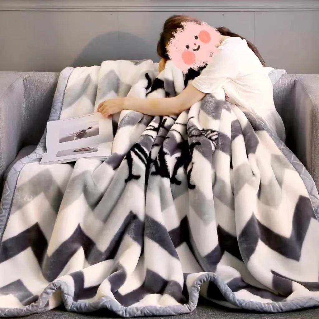 Wholesale Custom luxury throw blanket Adult Double Bed 100% Polyester Flannel Super Soft Blanket For Winter