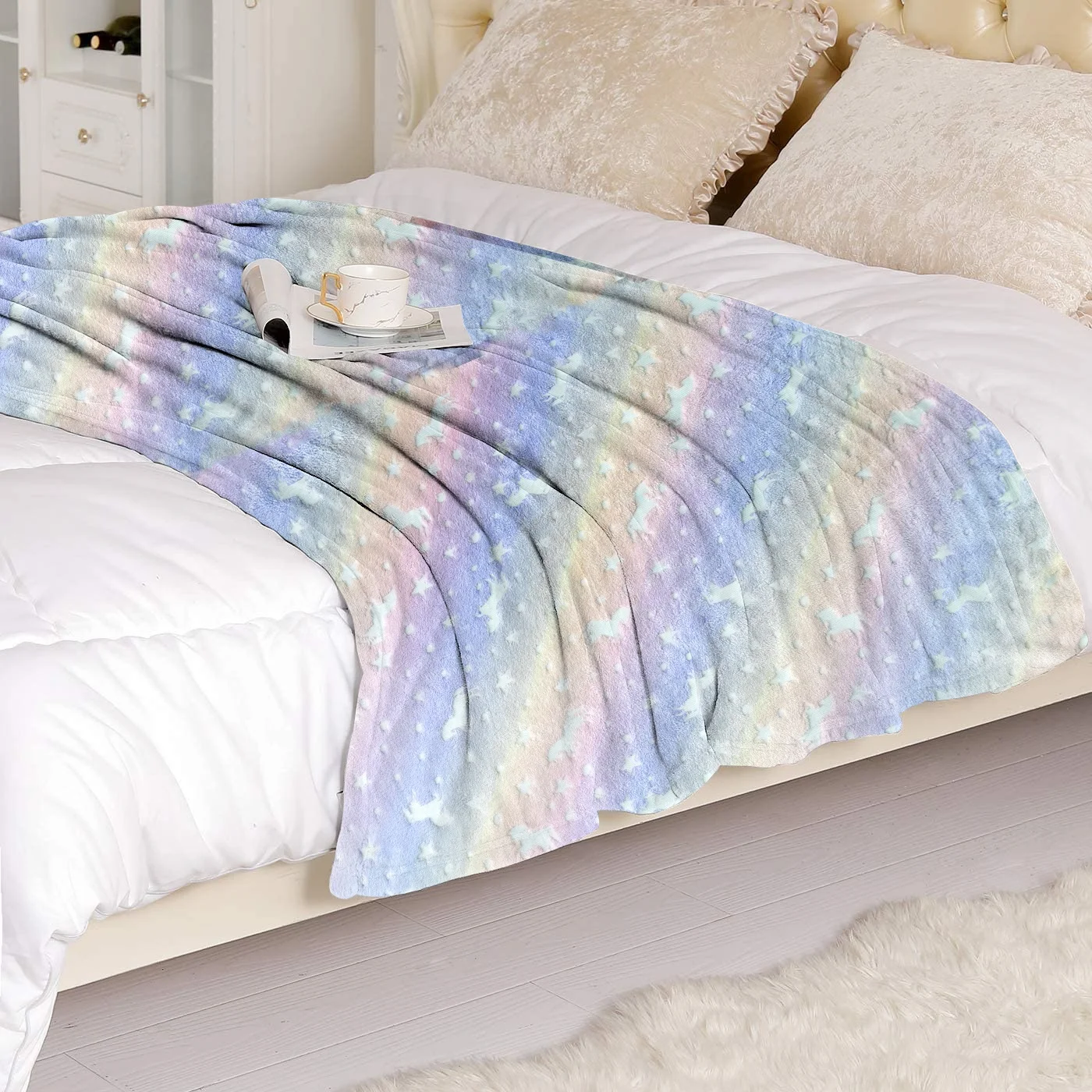 Luminous Blanket Magic Rainbow Glow In The Dark Super Soft Plush Night Fluorescent Blanket Gift for Kids