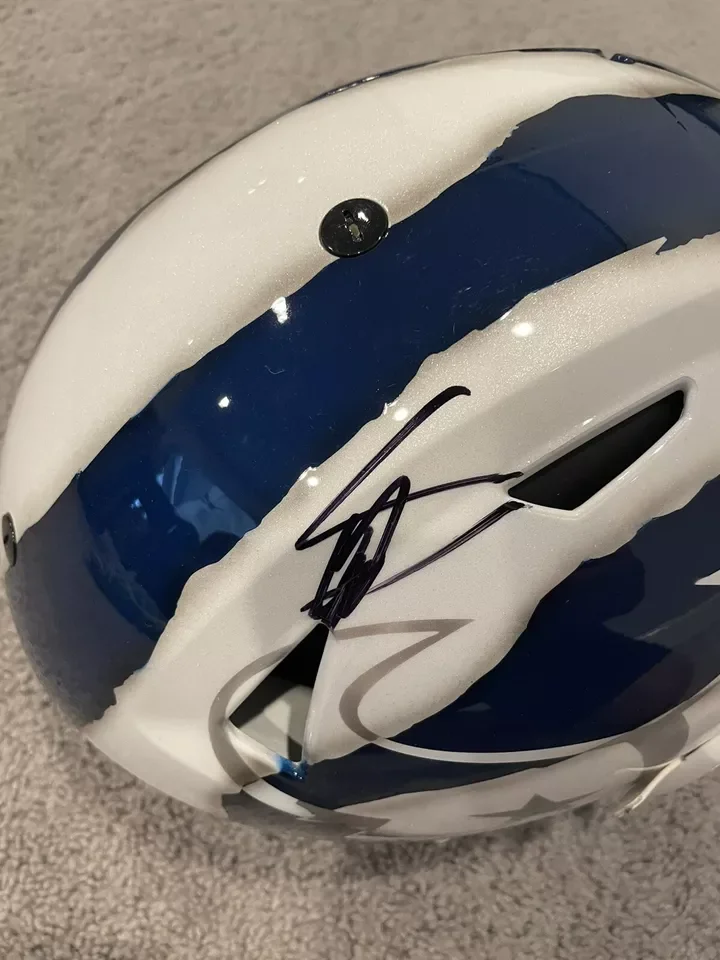 Chinese Factory Custom Flex Stefon Diggs Visor Signed Houston Texans Full Size Helmet Resin Collectible Home Decoration Helmet