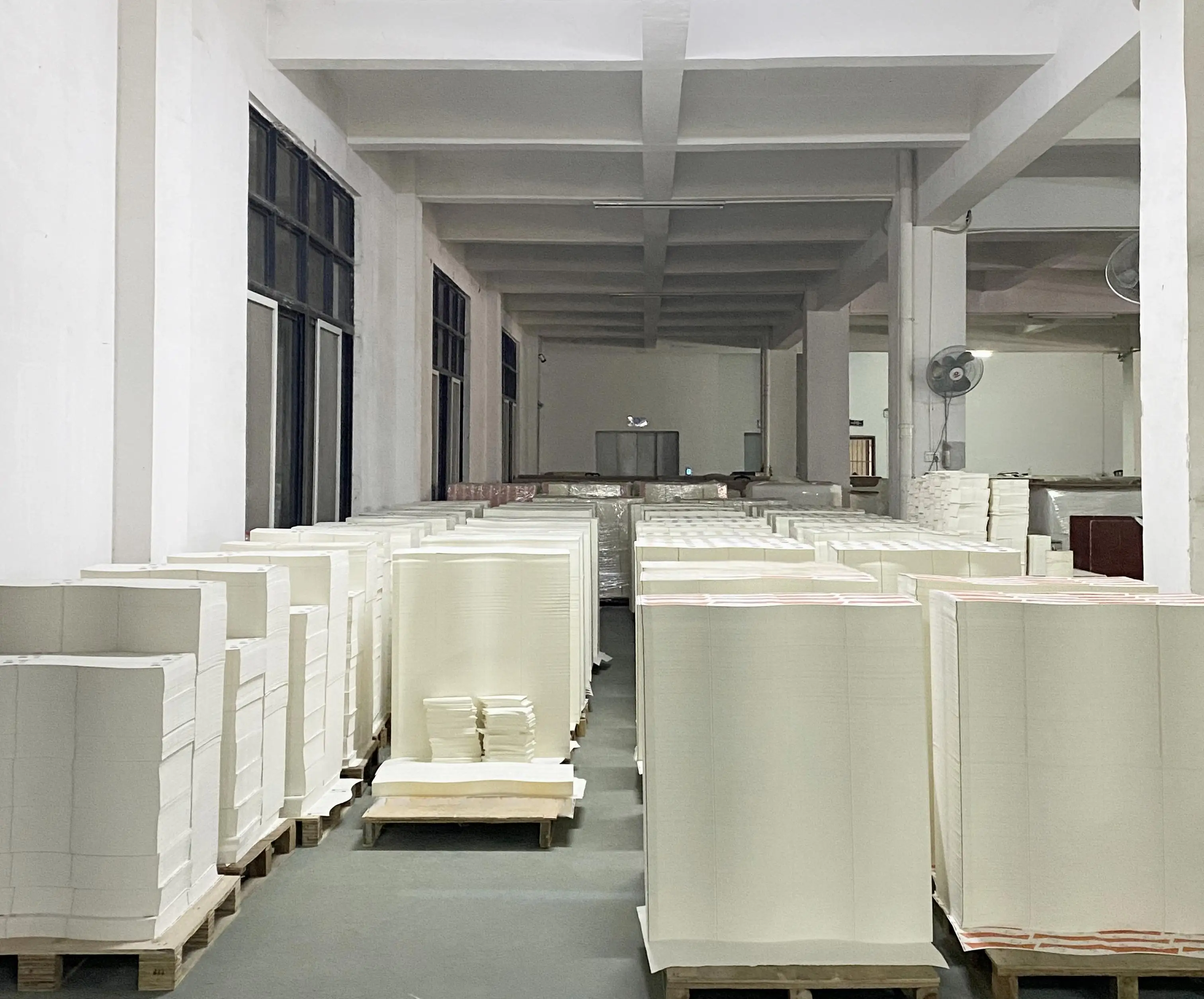 Factory Customizable Single PE Food Grade Craft Paper Coated Paper Pulp for Packaging Cakes Sandwiches Sugar Directly from Oven
