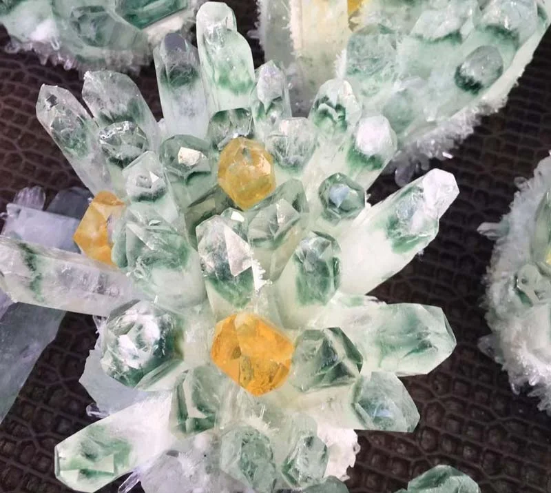 Natural Green Phantom Crystal Ghost Healing Green Garden Quartz Crystal Clusters For Sale