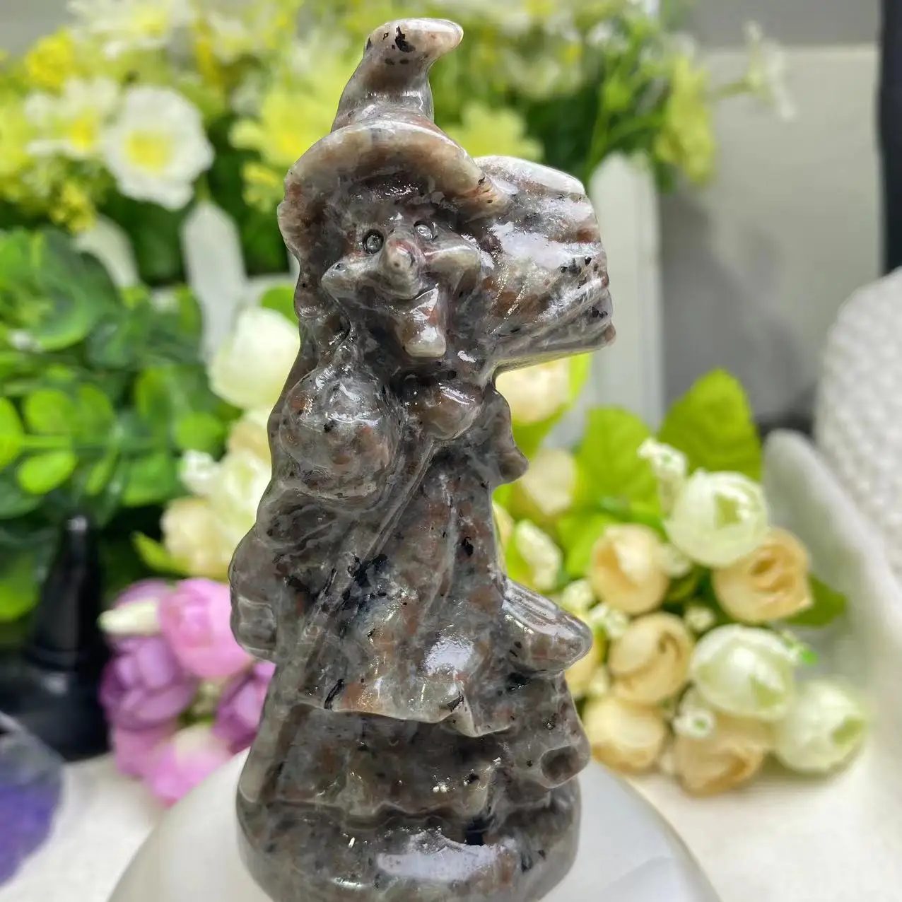 High Quality Halloween Witch Natural Yooperlite Crystal Carving UV Fluorescent Energy Reiki Home Decor Gift