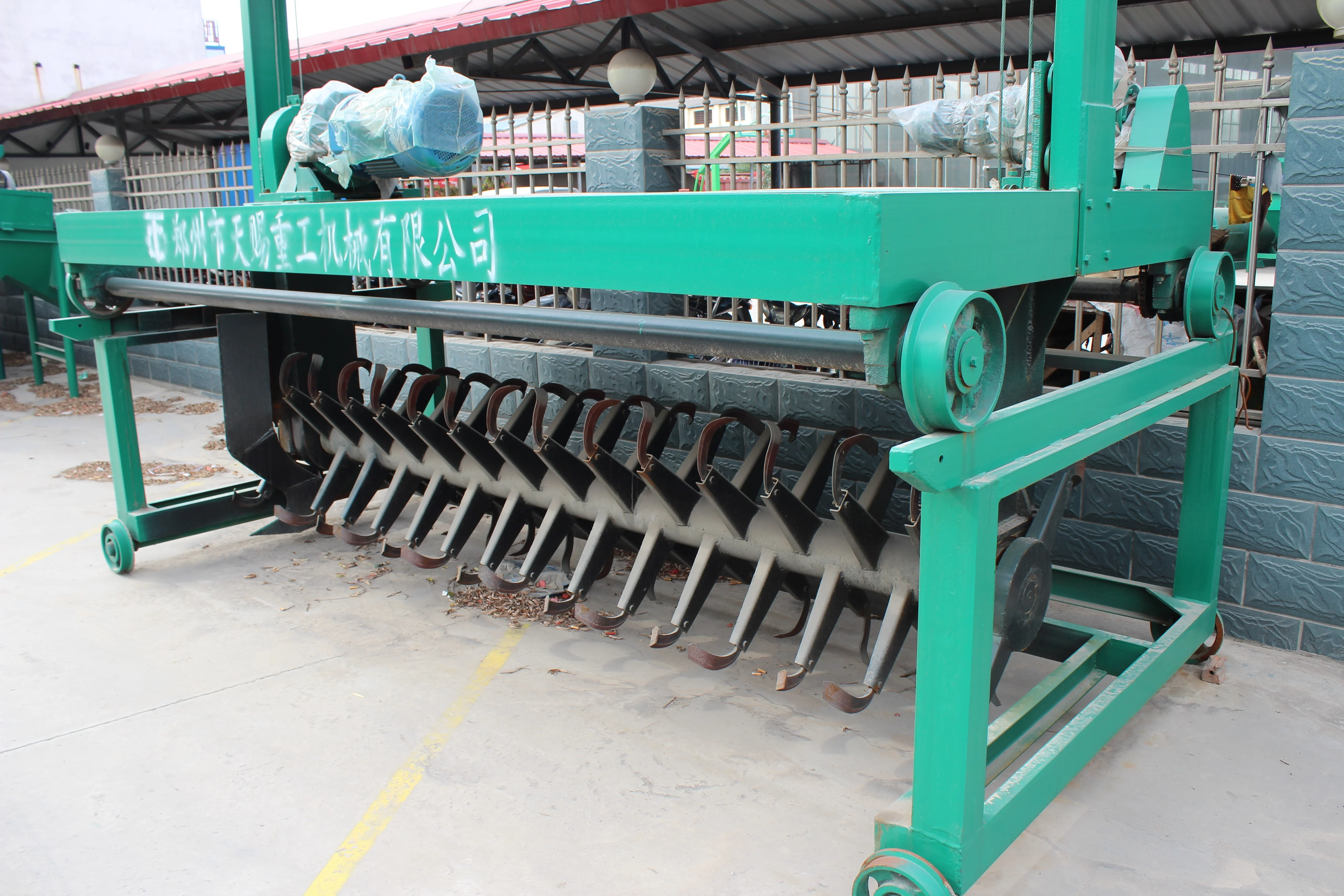 High Efficiency Simple groove Compost Turner for Chicken Manure