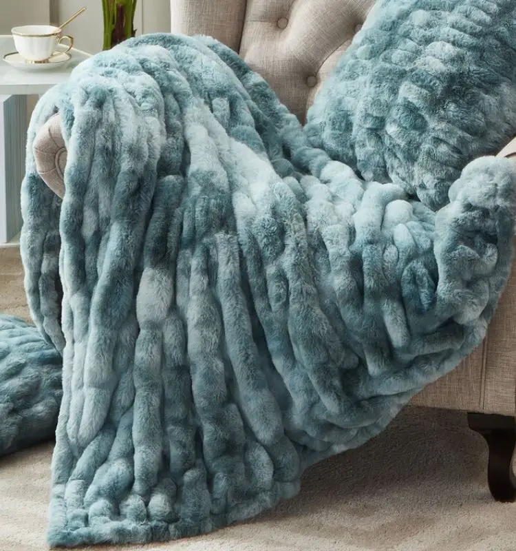 Jacia_Faux_Fur_Throw_(2).jpg
