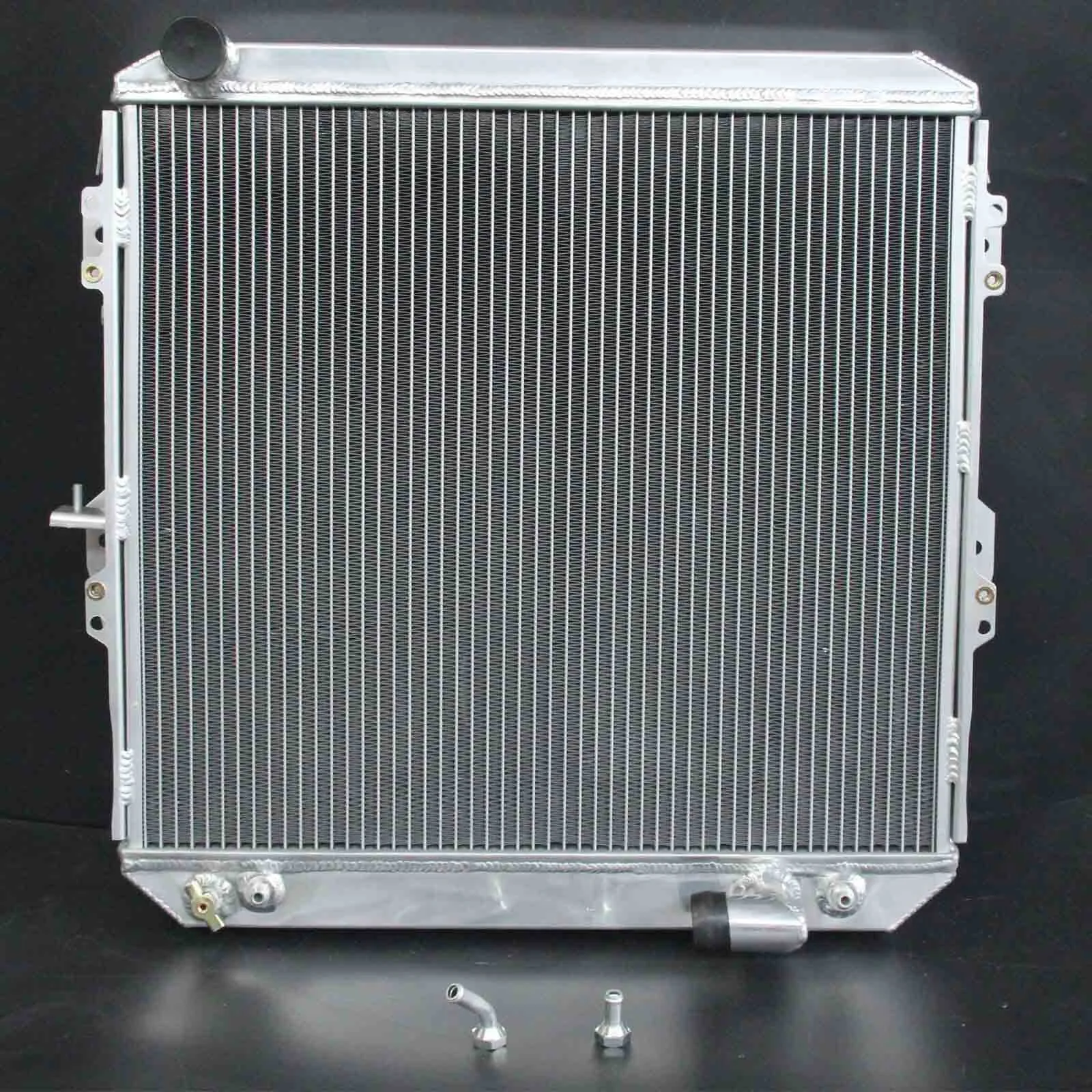 Aluminum Radiator For Toyota Hilux LN130 LN106 LN107 2.4 2.0 Surf 1988-1997