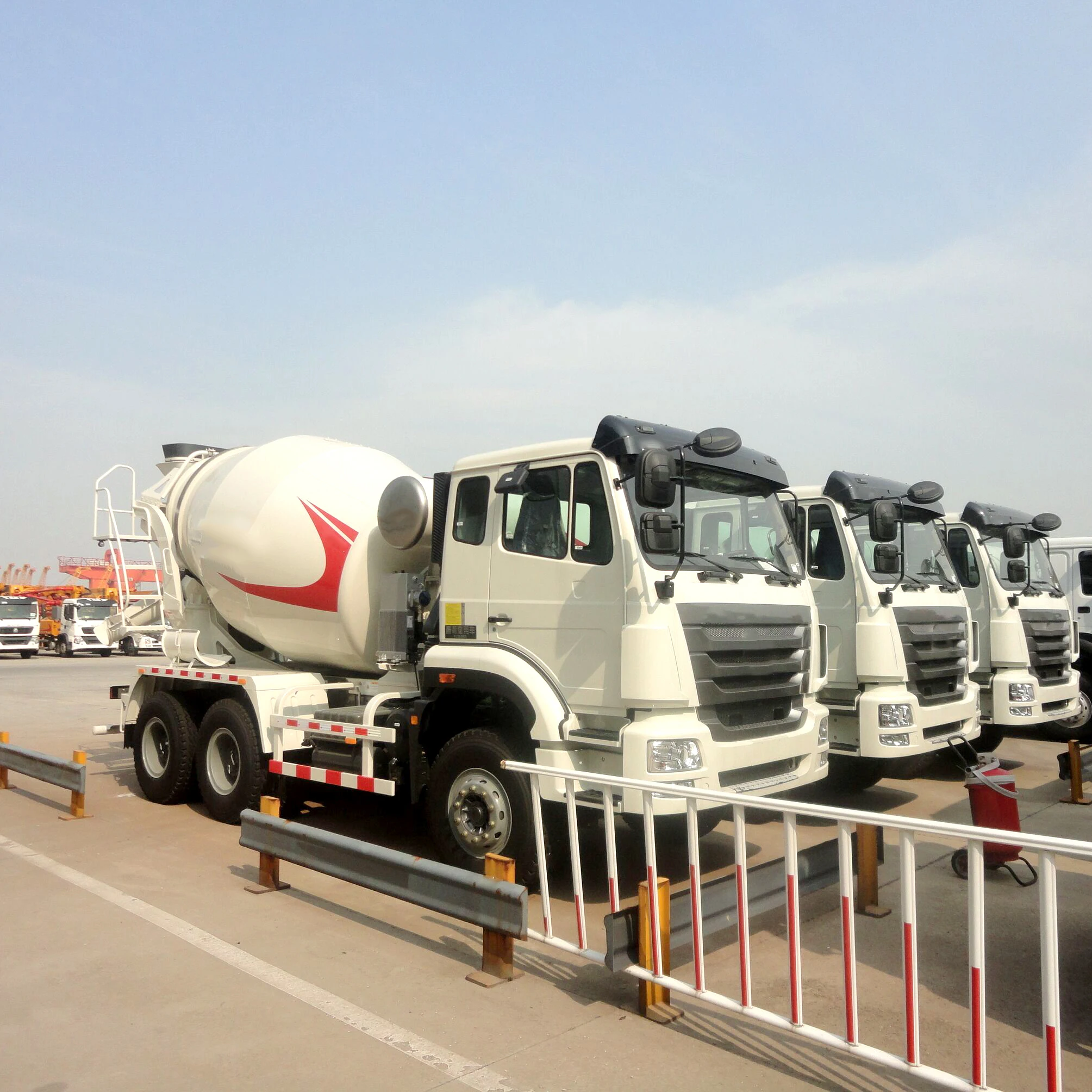 Бетономешалка китайского бренда 6X4 8 м3 NXG5250GJBN5 25 тонн