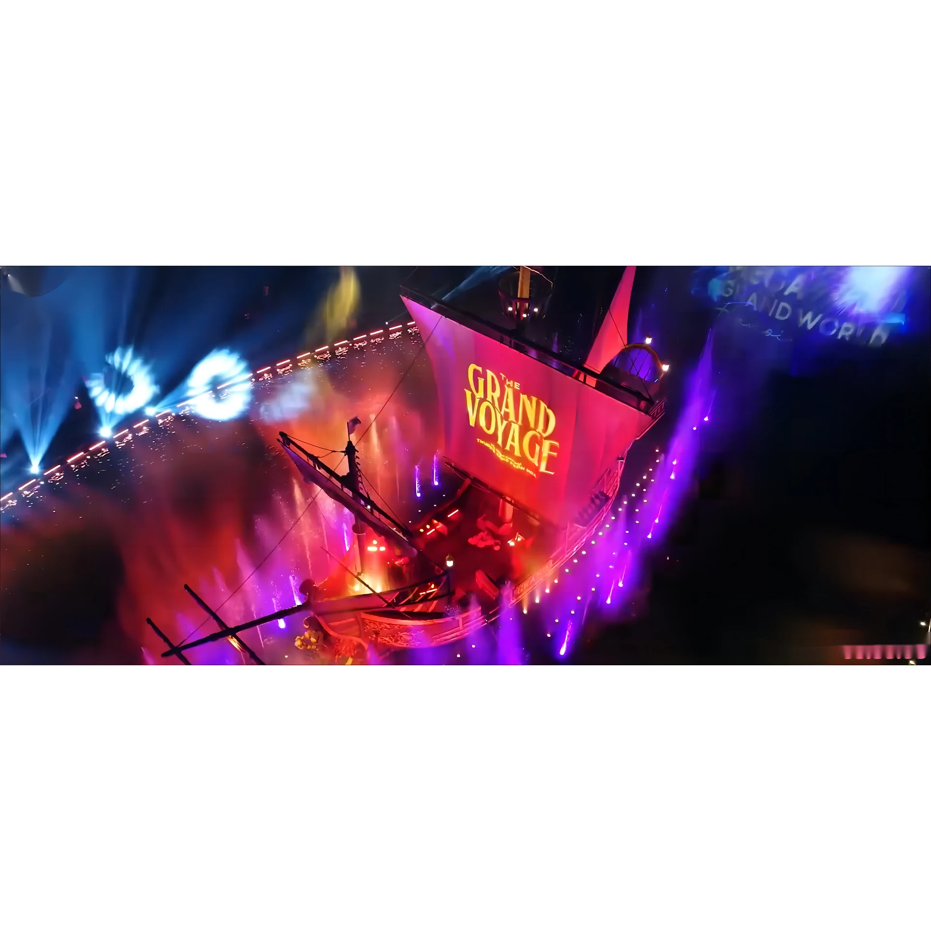 Мультимедийный музыкальный фонтан с экраном кино воды в лодке