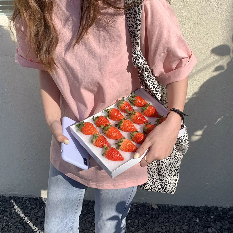 Wholesale girl lady 100%cotton customized design OEM logo women t shirt