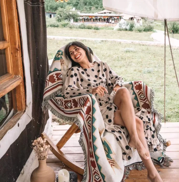 Wholesale Boho Style Outdoor Portable Hiking Mat Picnic Sofa Blanket with Tassels Camping Blanket