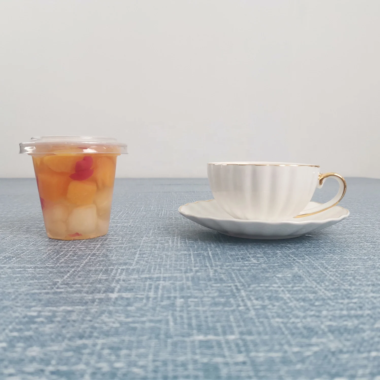 Factory Supply Foods Cup Fruit Cocktail in Fruit Juice 198g/7oz Plastic Cup