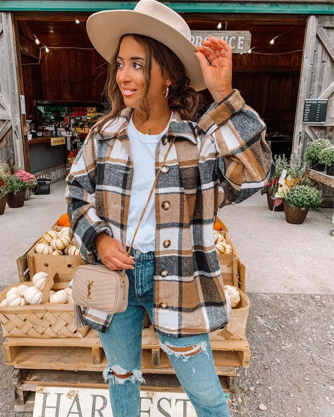 Wholesale Plus Size Jackets Loose Long Sleeve Plaid Shirts Coat Lapel Button Down Flannel Shacket Women Jacket