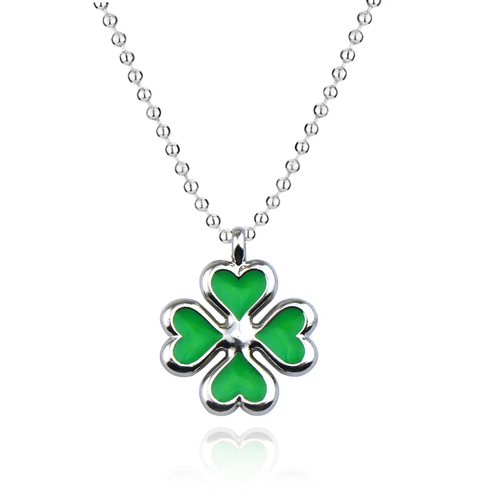 Anime Tokyo Avengers Four Leaf  Necklaces Hinata Tachibana Fashion Pendant Chain Necklaces Women Girl Choker Jewelry Gift
