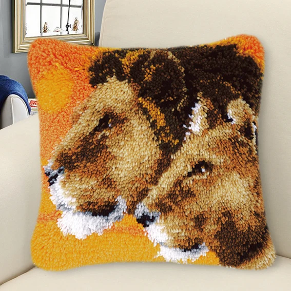 Custom  Printed Canvas Modern Latch Hook Animal Lion Patterns Pillow Cover Cushion  Kits for Adults Beginners