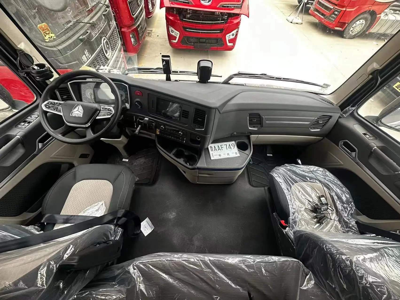 SINOTRUCK Used HOWO MAX 6X4 460HP Automatic Transmission Trailer Head Truck