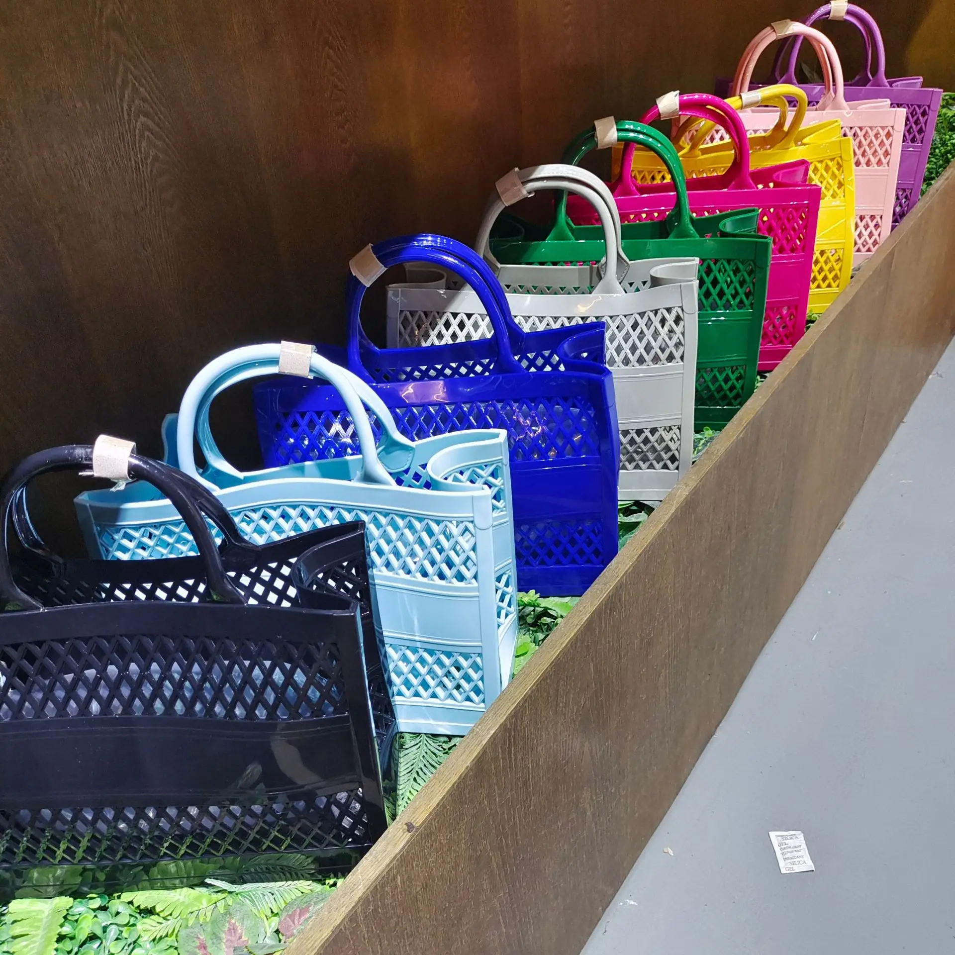 New Women Summer Plastic Pvc Handbags Girls Retro Style Jelly Cute Candy Shopping Shoulder Bag  Eva Silicone Beach Totes Bag