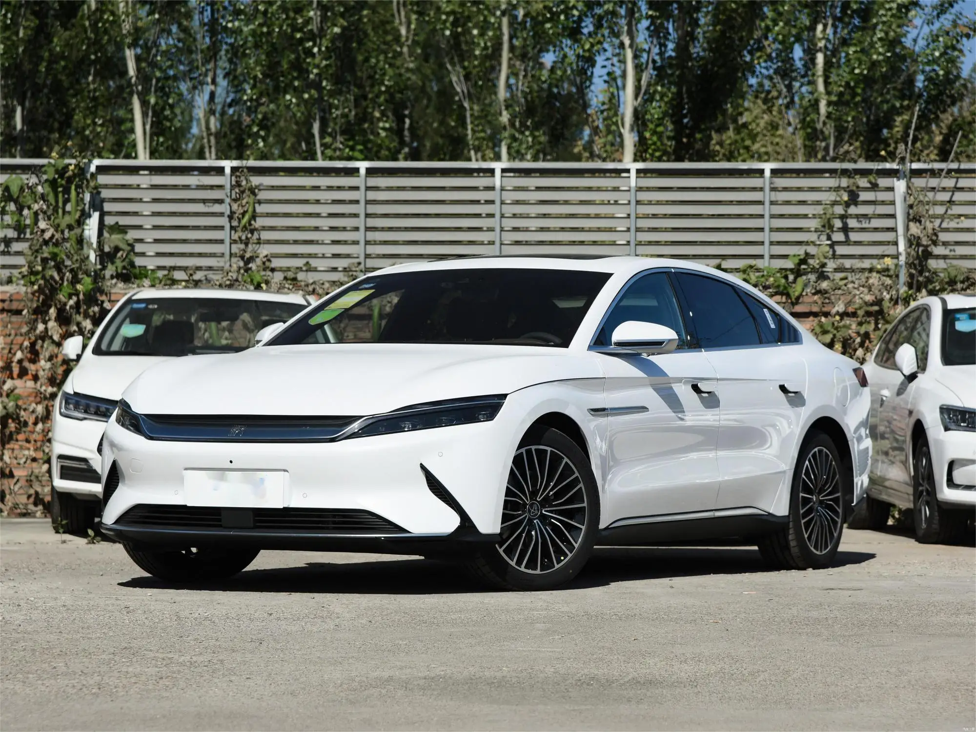 Лидер продаж подержанные автомобили BYD Han 610 км 4WD тысяча горный нефрит Ограниченная серия для продажи