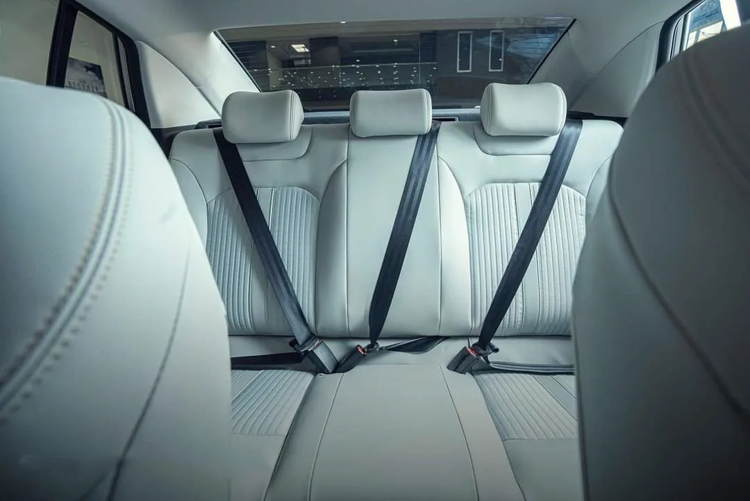 2023 New Design DongFeng YIXUAN Sedan Car in 5 seats automatic transmission in cheaper price