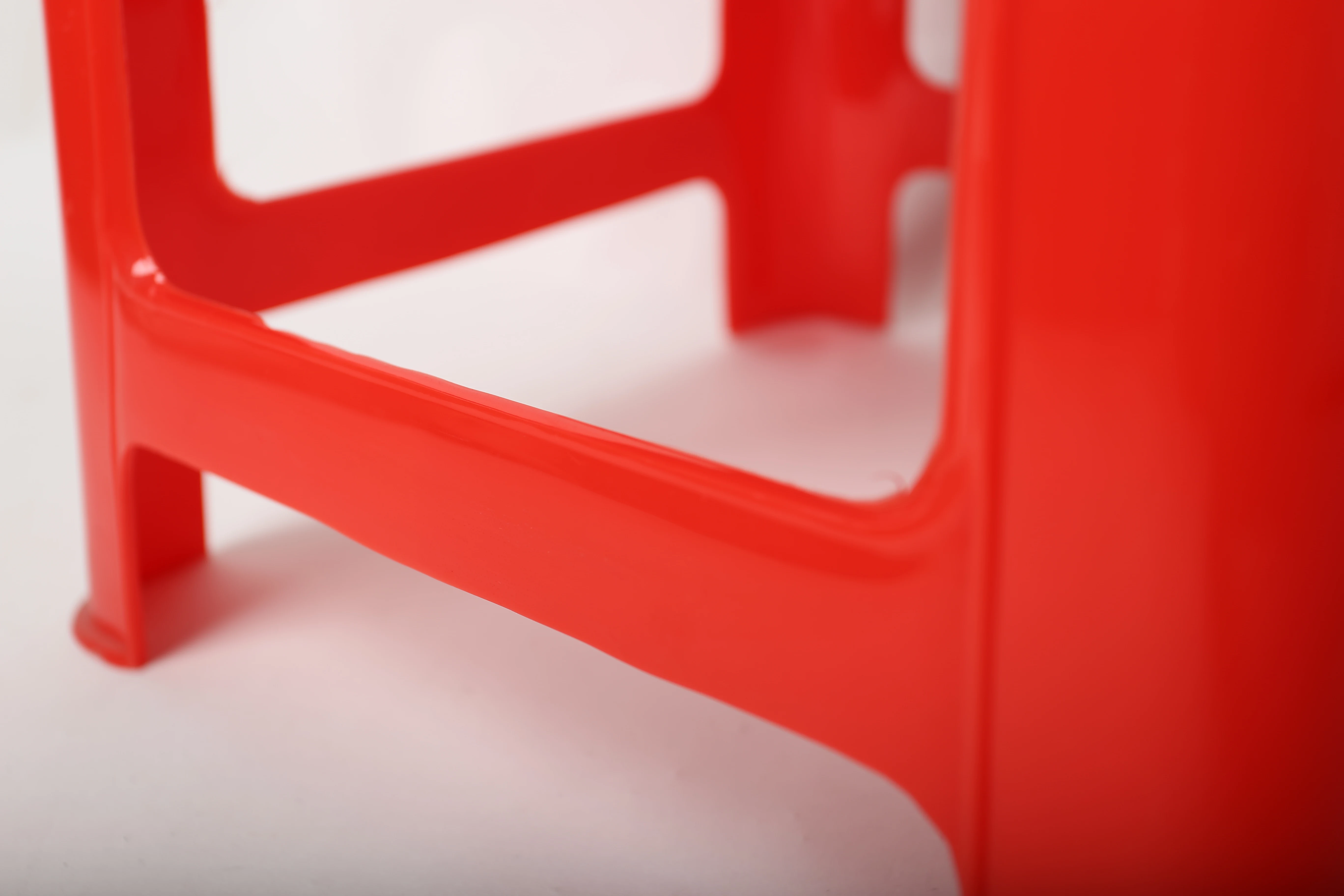 Multiple colours High Quality Solid Design Stackable  Restaurant Plastic Chairs