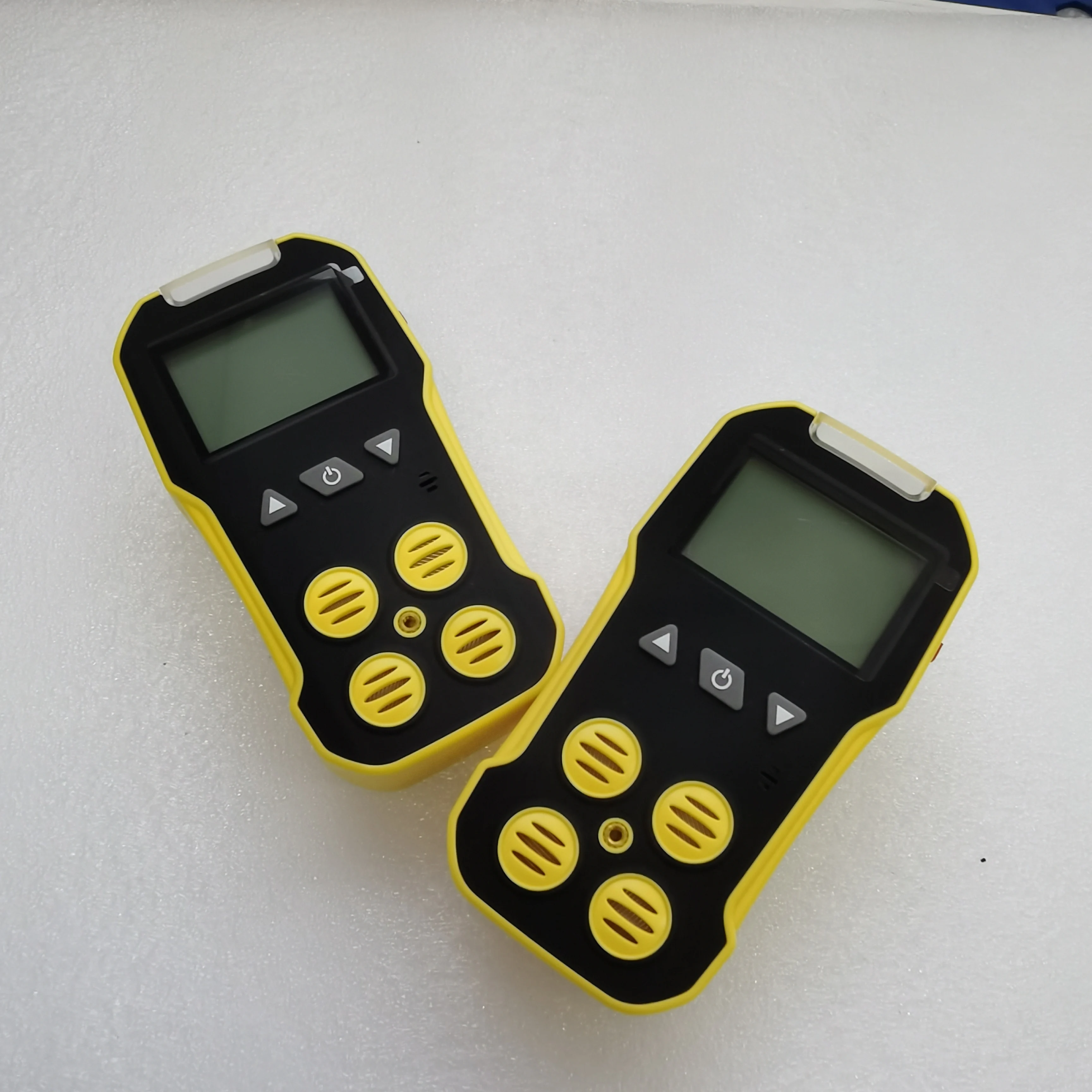 Portable hydrogen sulfide oxygen carbon monoxide three-in-one gas detector